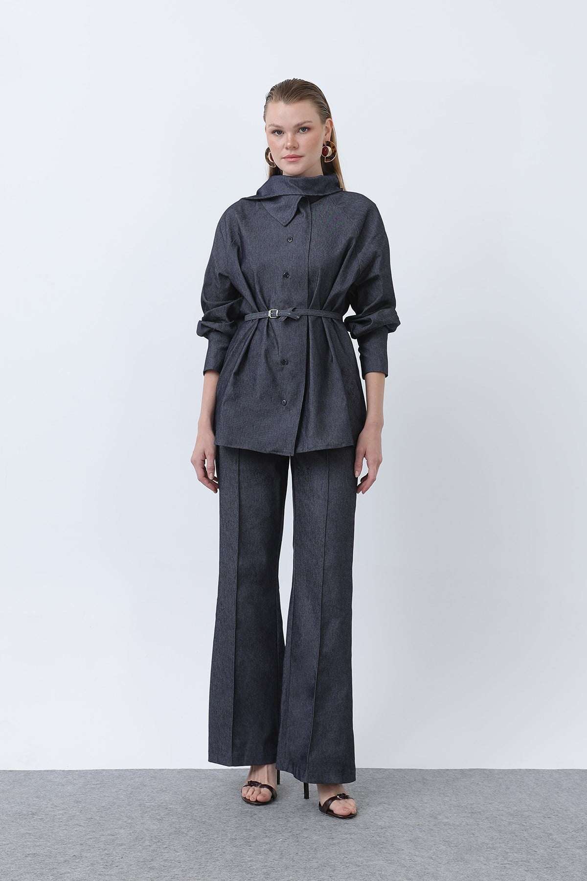 Kadın Kruvaze Yaka Kemer Detaylı Pantolonlu Denim Takım - 20652TKS - NAVY