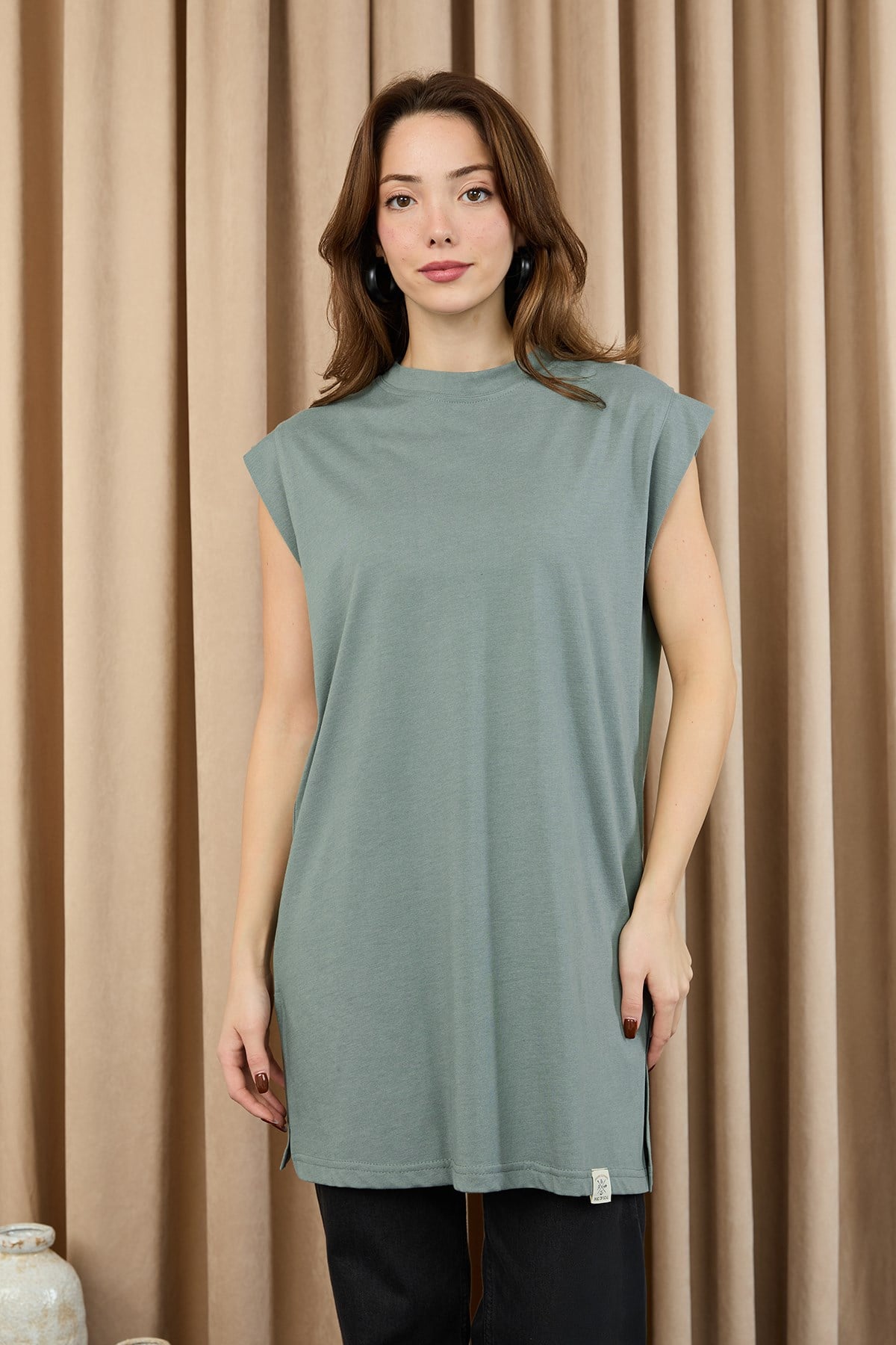 Kadın Basic Kolsuz T-shirt  - 30725TUN Badem Yeşili Tunik Soul 