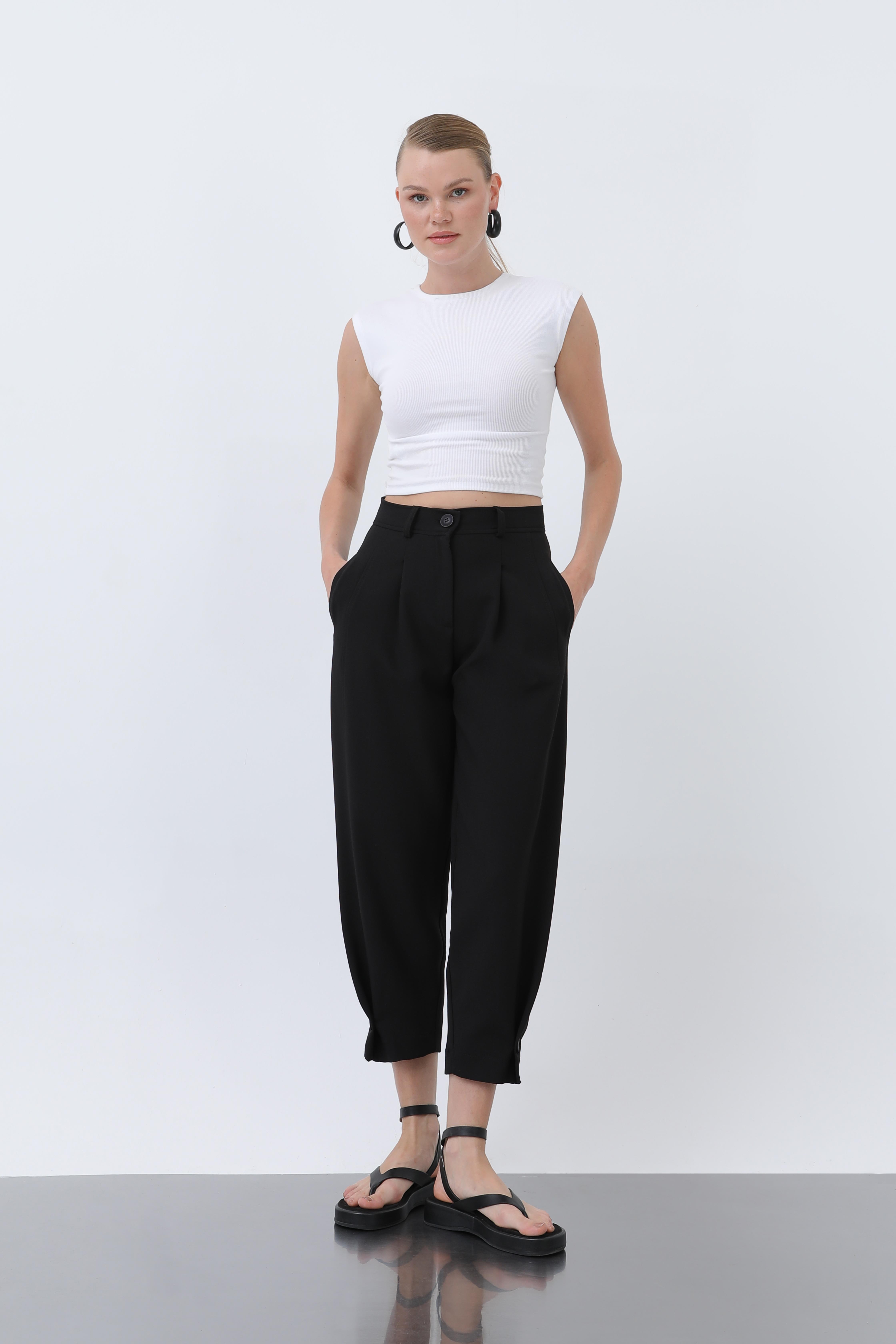 Kadın Önden Pleli Paçası Düğmeli Pantolon  - 18123PNT - BLACK