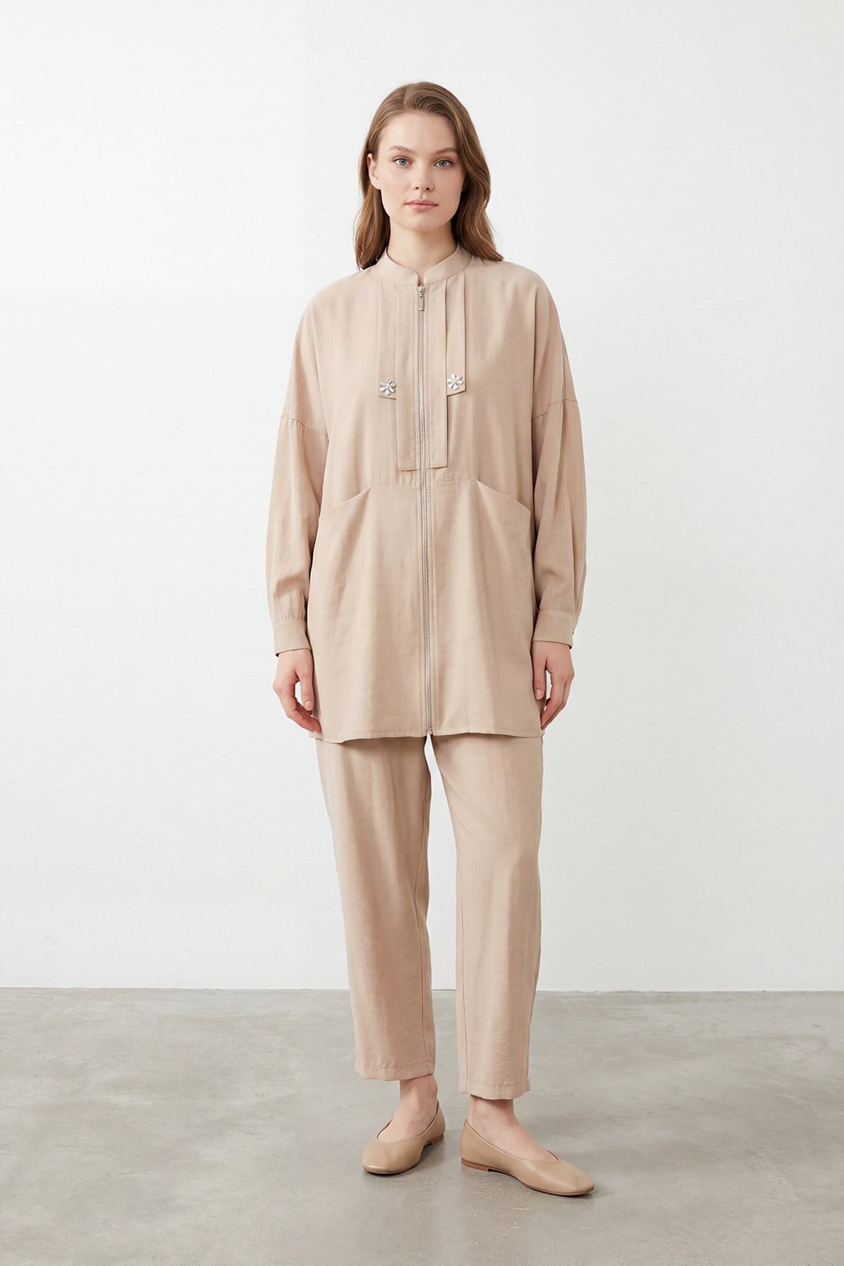 Kadın Aksesuar Detaylı Fermuarlı Tunik Pantolon Takım – 26S-14453TKS - DARK BEIGE