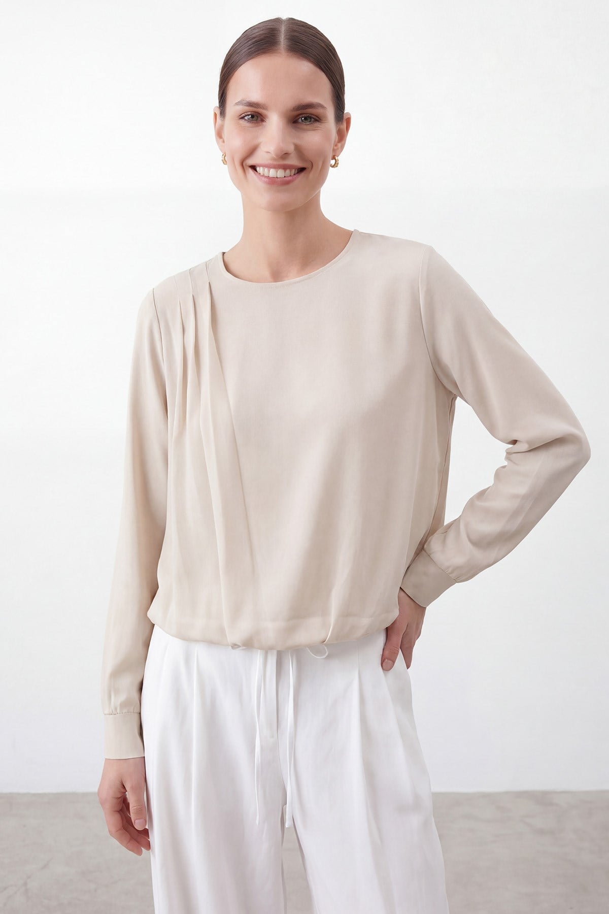 Kadın Dökümlü Basic Uzun Kollu Bluz -10782TUN - BEIGE