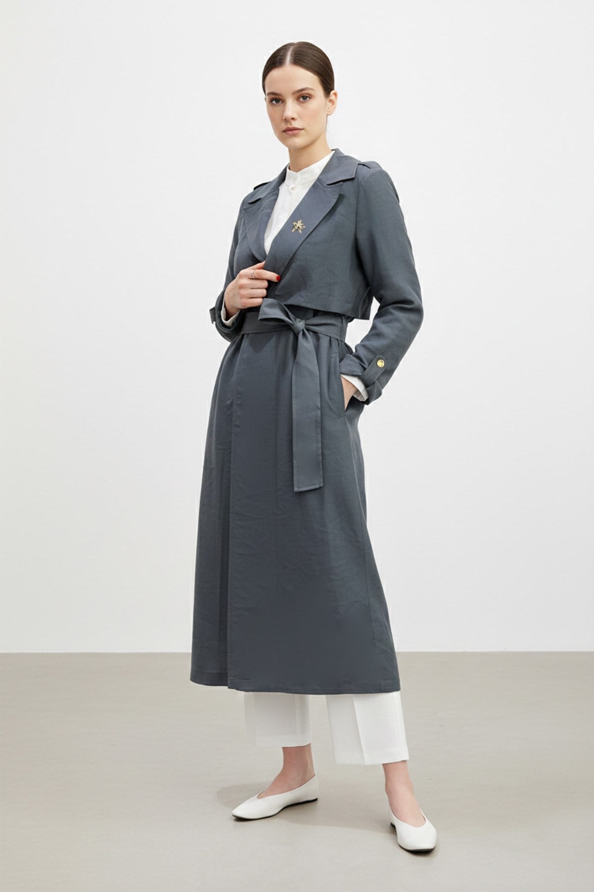 Kadın  Broş Detaylı Kemerli Midi Boy Trençkot-15250TRC - ANTRACITE