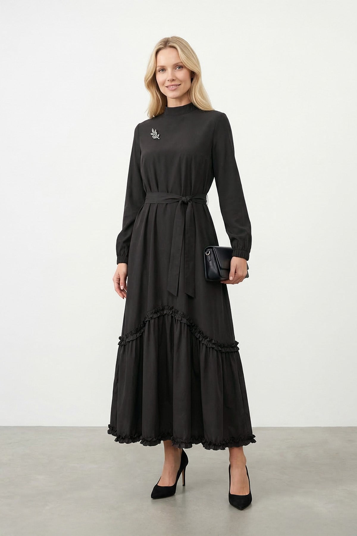 Kadın Broş Detaylı kuşaklı Uzun Elbise -12675ELB - BLACK