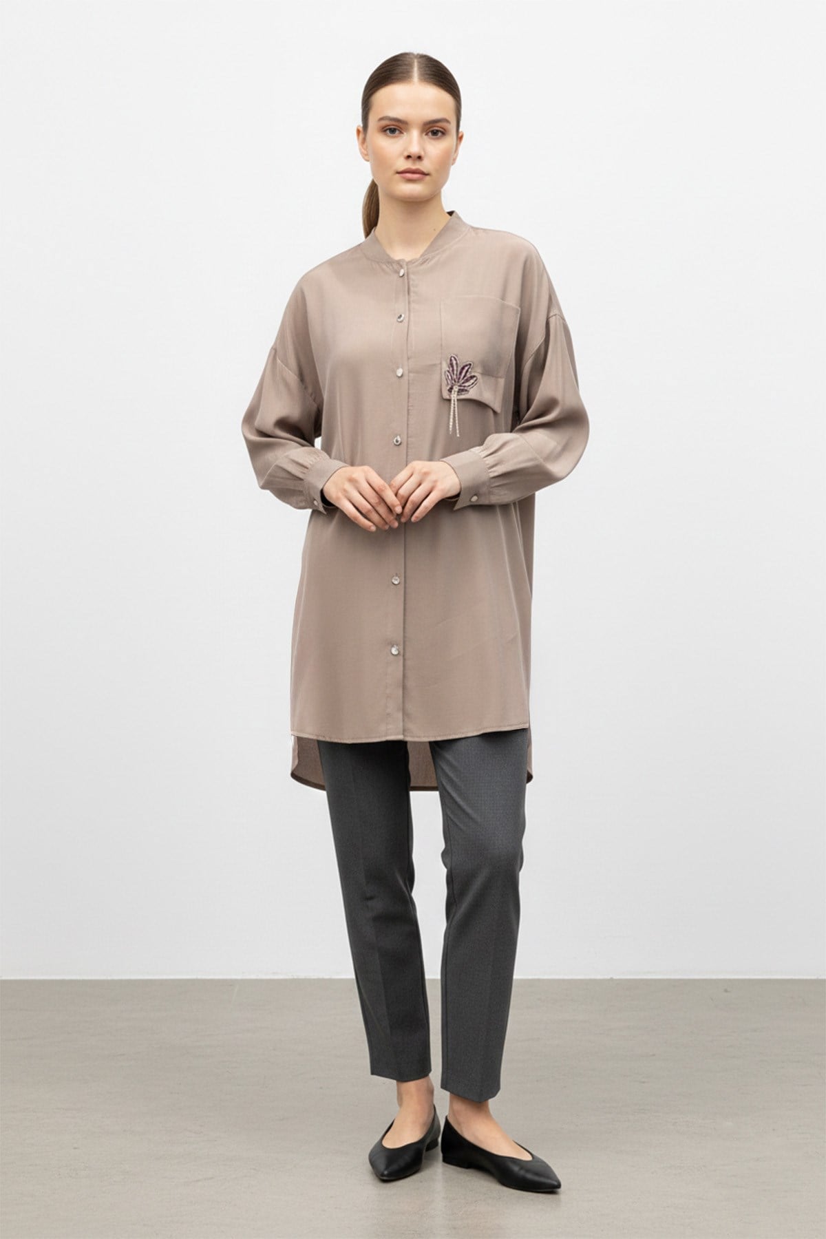 Kadın Düğmeli  Broş Detaylı Uzun Tunik -10763 - MINK