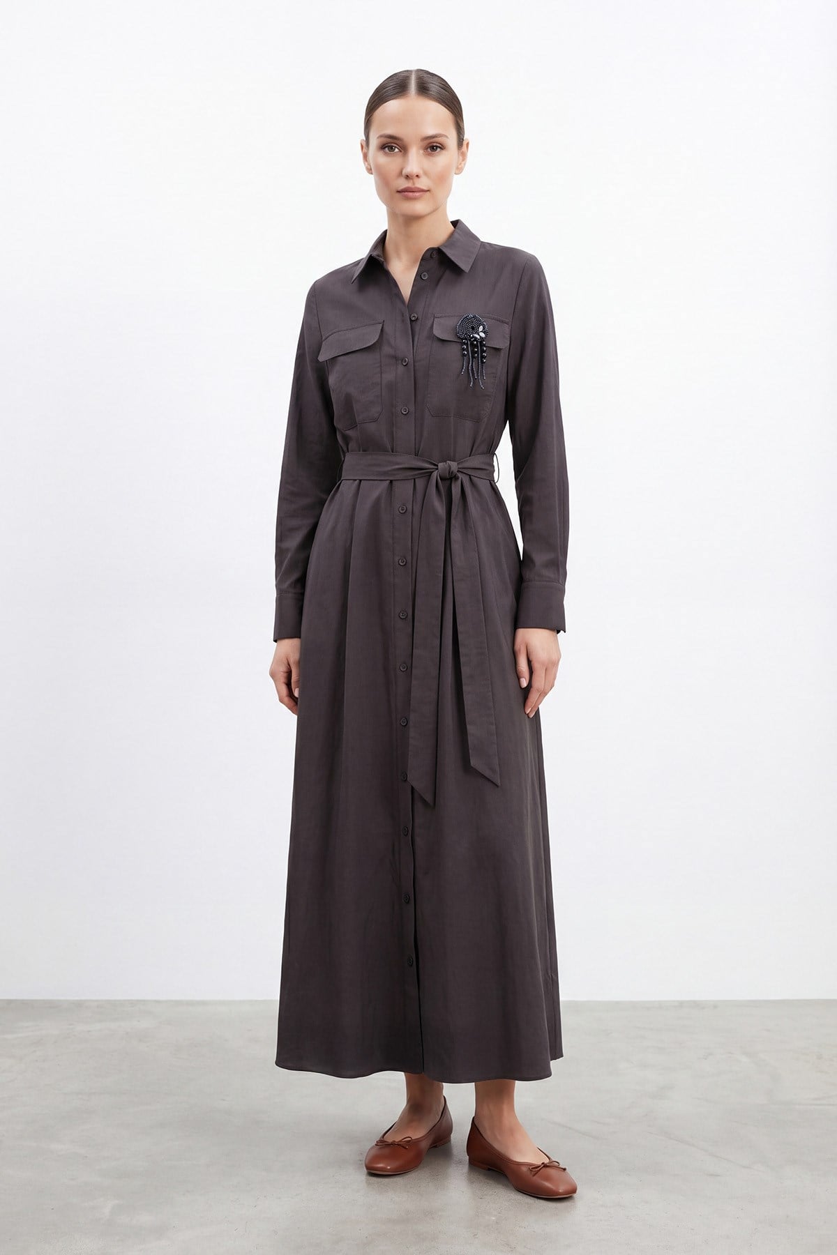 Kadın Broş Detaylı Kuşaklı Uzun Gömlek Elbise – 32472ELB - DARK BROWN