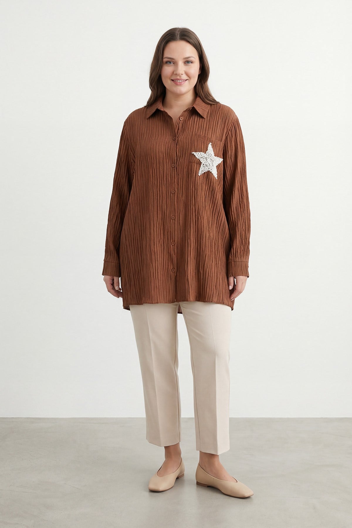 Kadın Büyük Beden Broş Detaylı Gömlek – 19260GML - BROWN