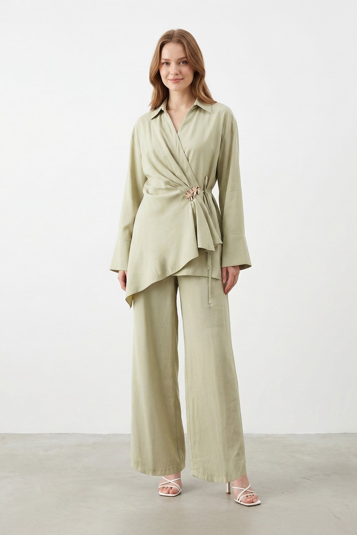 Kadın Kruvaze Bağlama Detaylı Gömlek Yaka Pantolon Takım – 20748TKS - ALMOND GREEN
