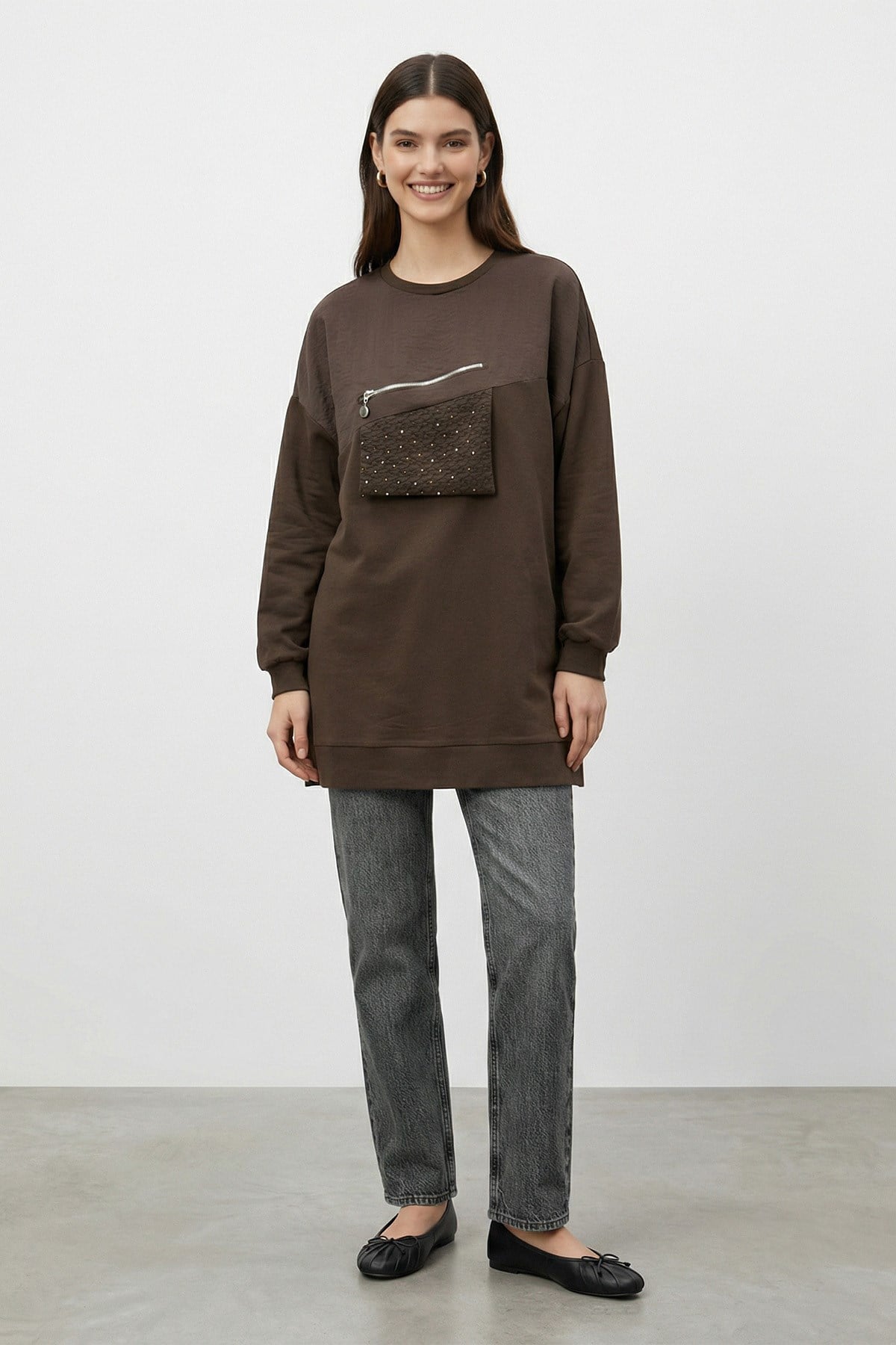 Kadın Bisiklet Yaka Önü Fermuar ve Taş Detaylı Uzun Tunik - 10768TUN - BROWN