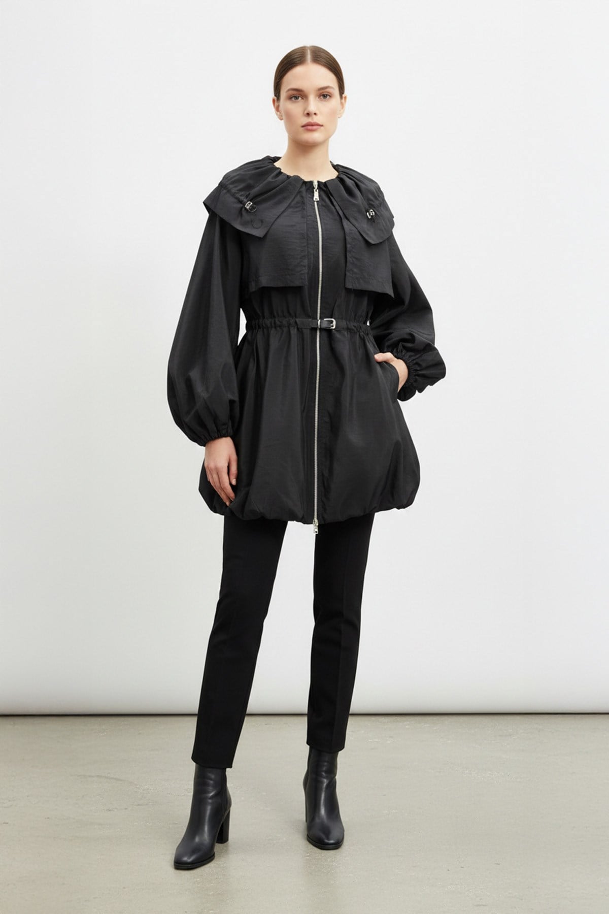 Kadın Balon Kol  Detaylı Kemerli  Kısa Trenchcoat-32450TRC - Siyah Trençkot Soul 