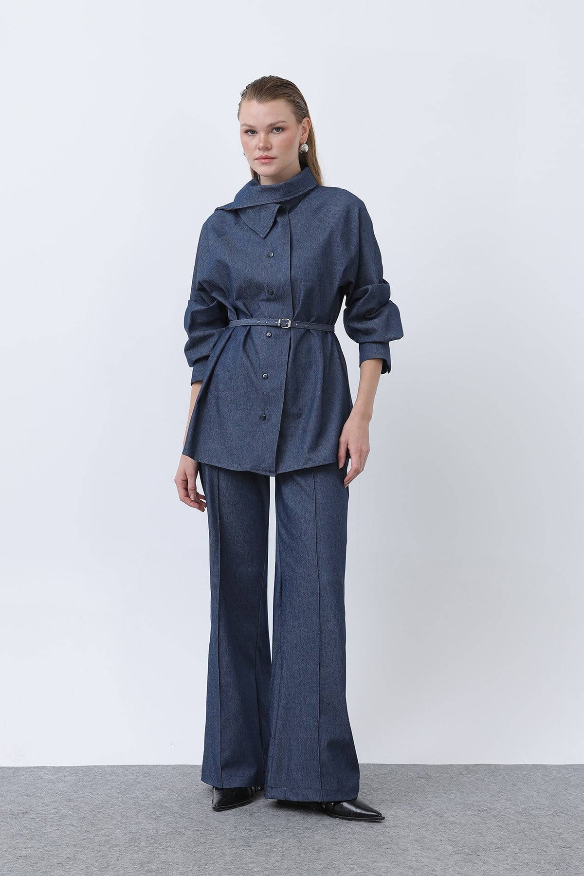 Kadın Kruvaze Yaka Kemer Detaylı Pantolonlu Denim Takım - 20652TKS - Mavi İkili Takımlar Loreen 
