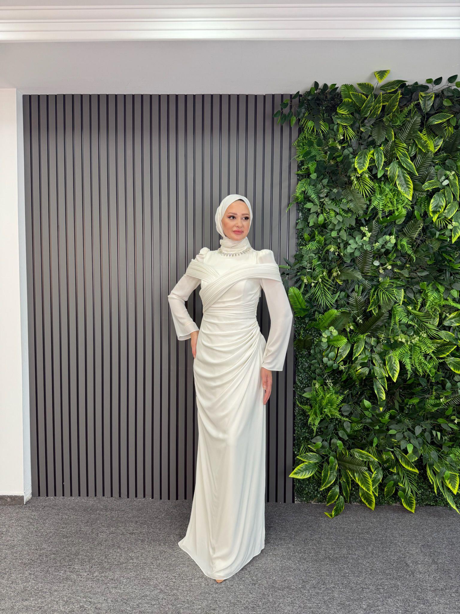 Abiye
Queen Abiye Ekru