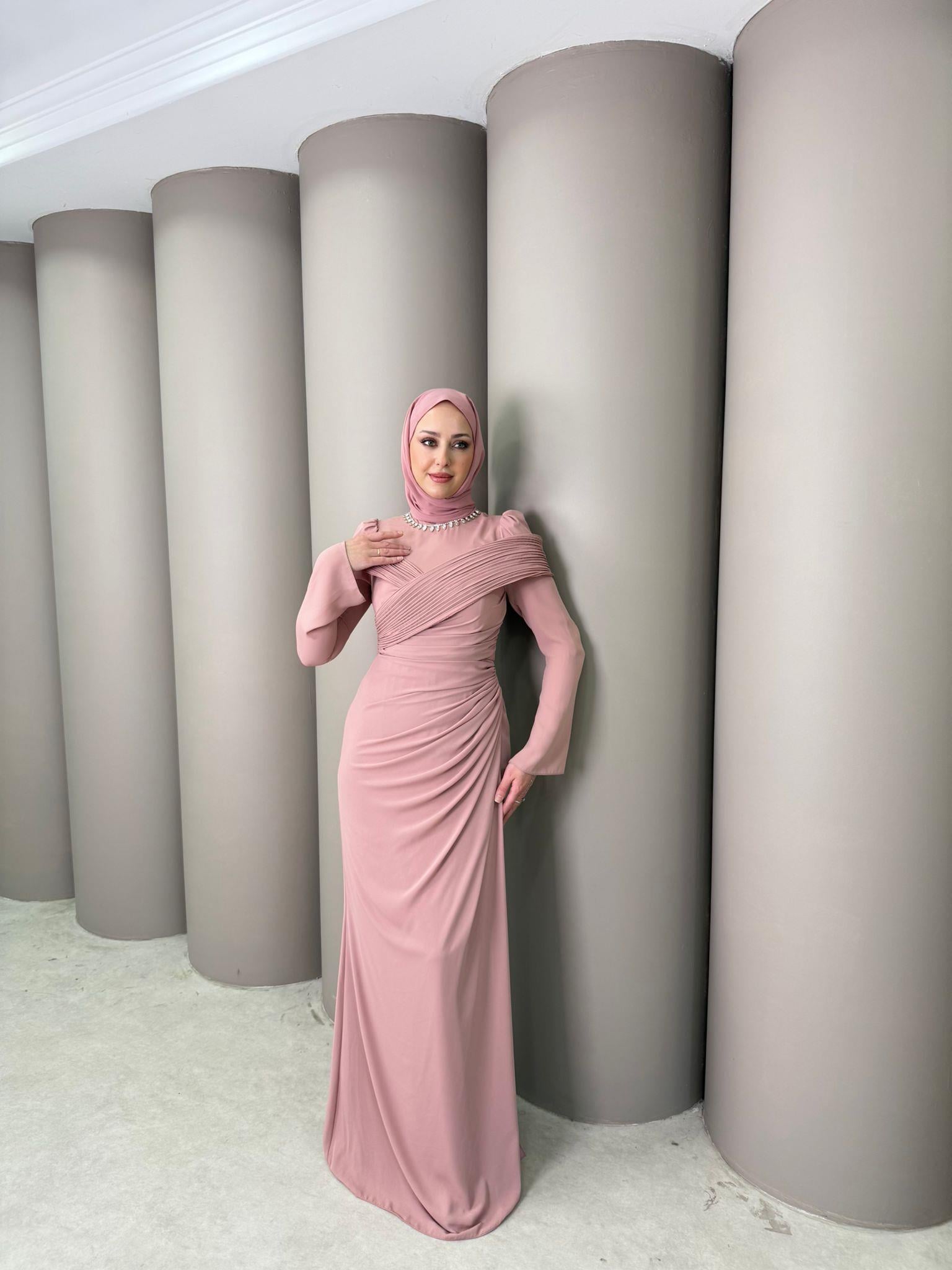 Abiye
Queen Abiye  Pembe