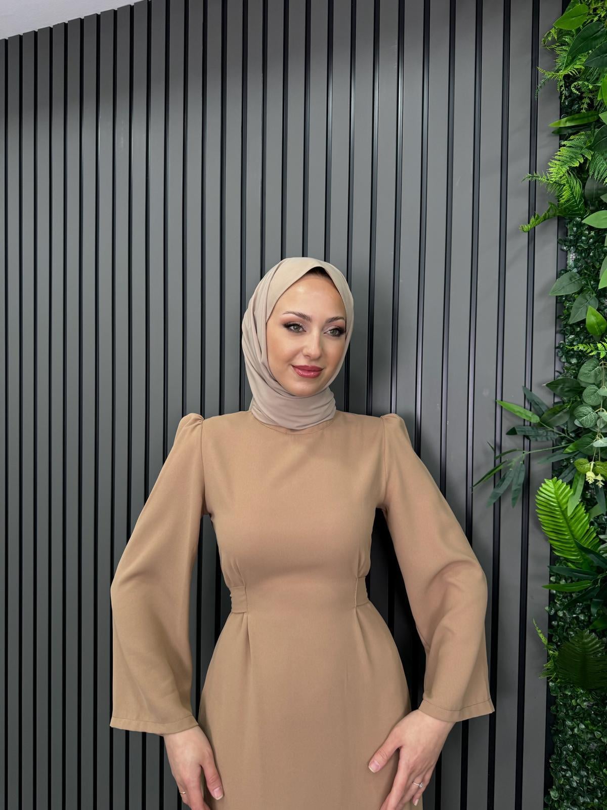 Elbise
Kendinden Kemerli Elbise Bej