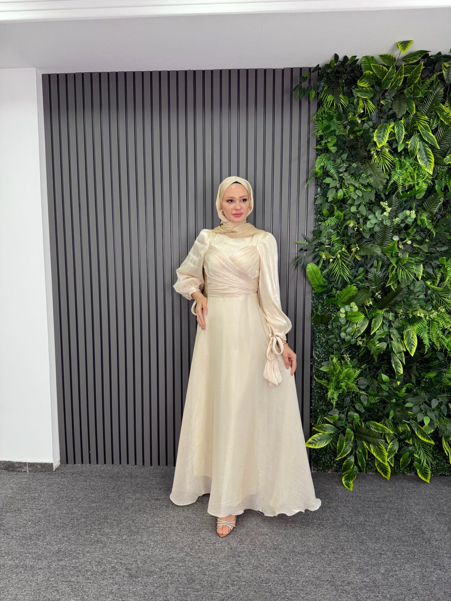 Abiye
Amaris Abiye Bej