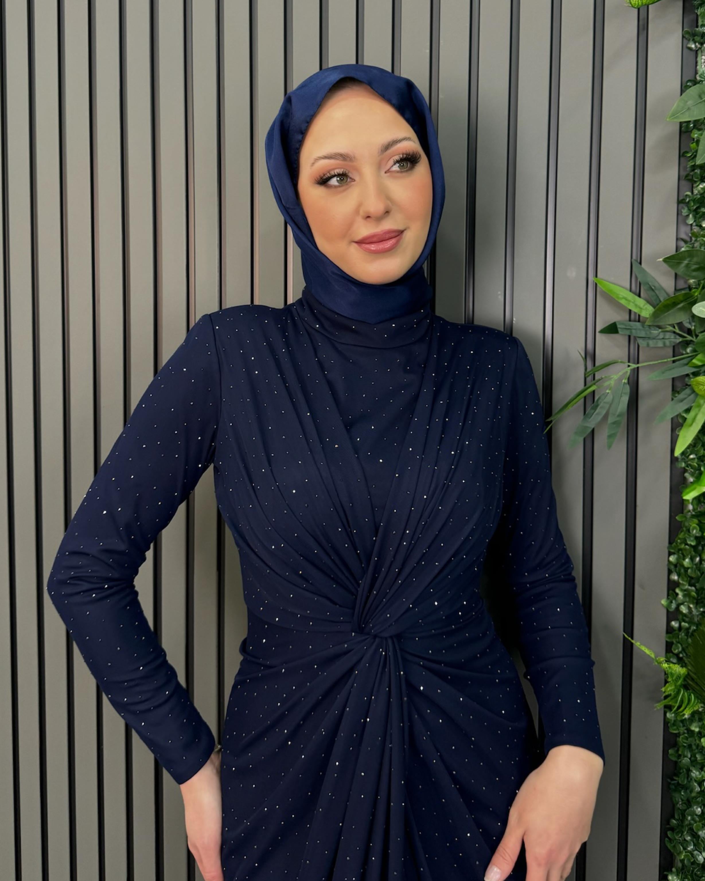 Abiye
Gloria Abiye Lacivertt