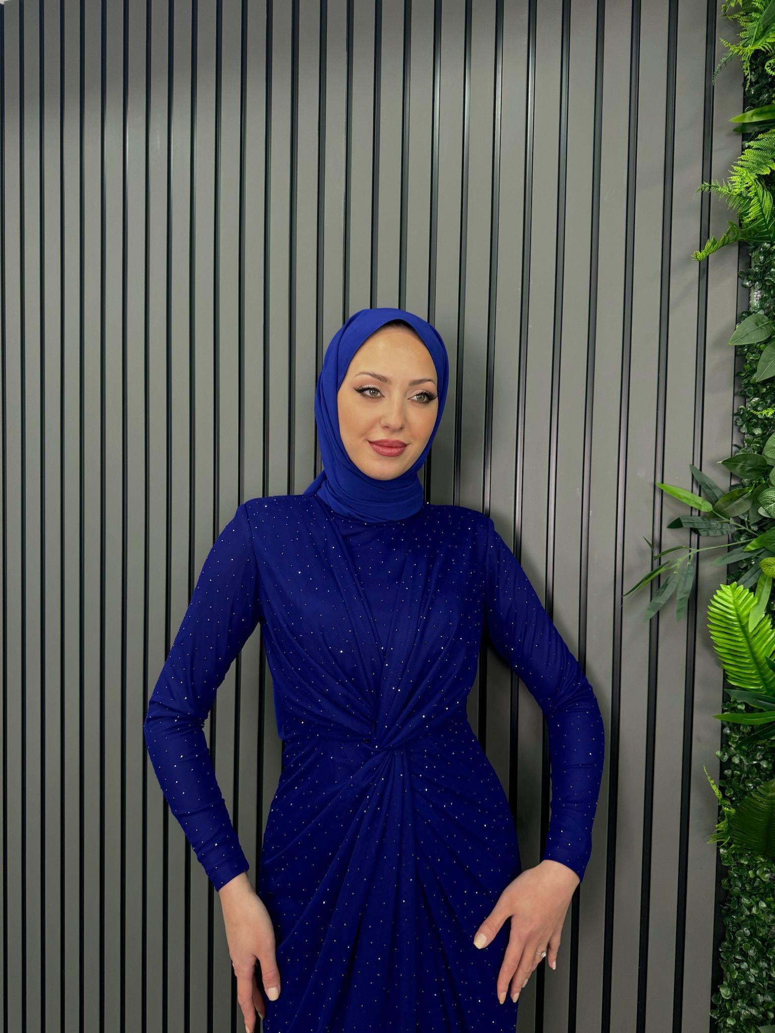 Abiye
Gloria Abiye Saks Mavisi