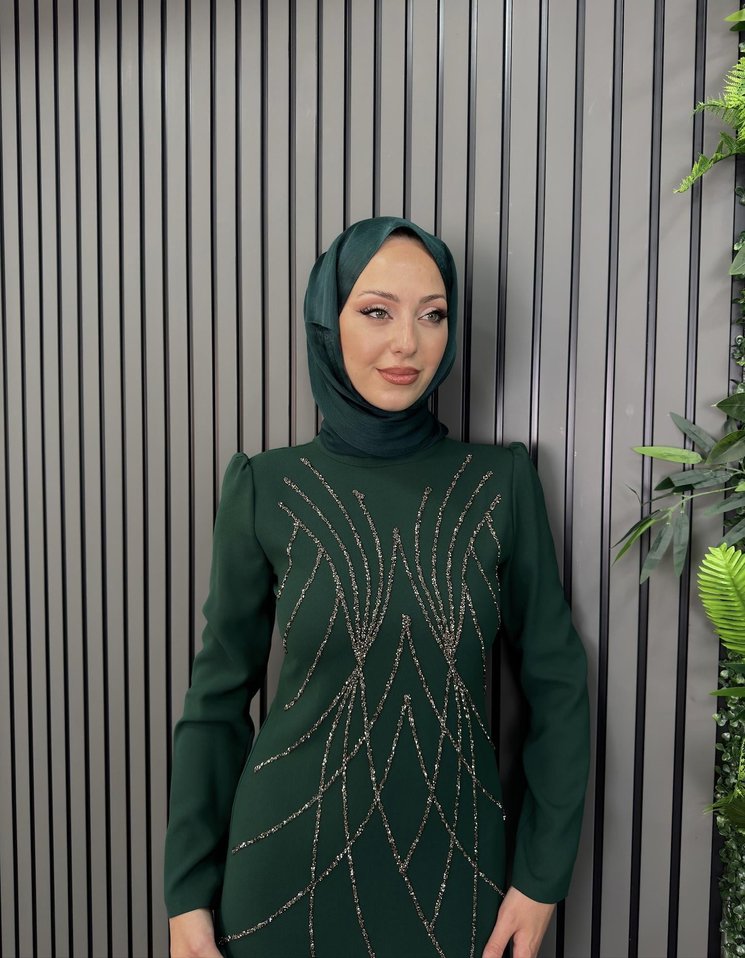 Abiye
Gülsema Abiye Zümrüt Yeşili