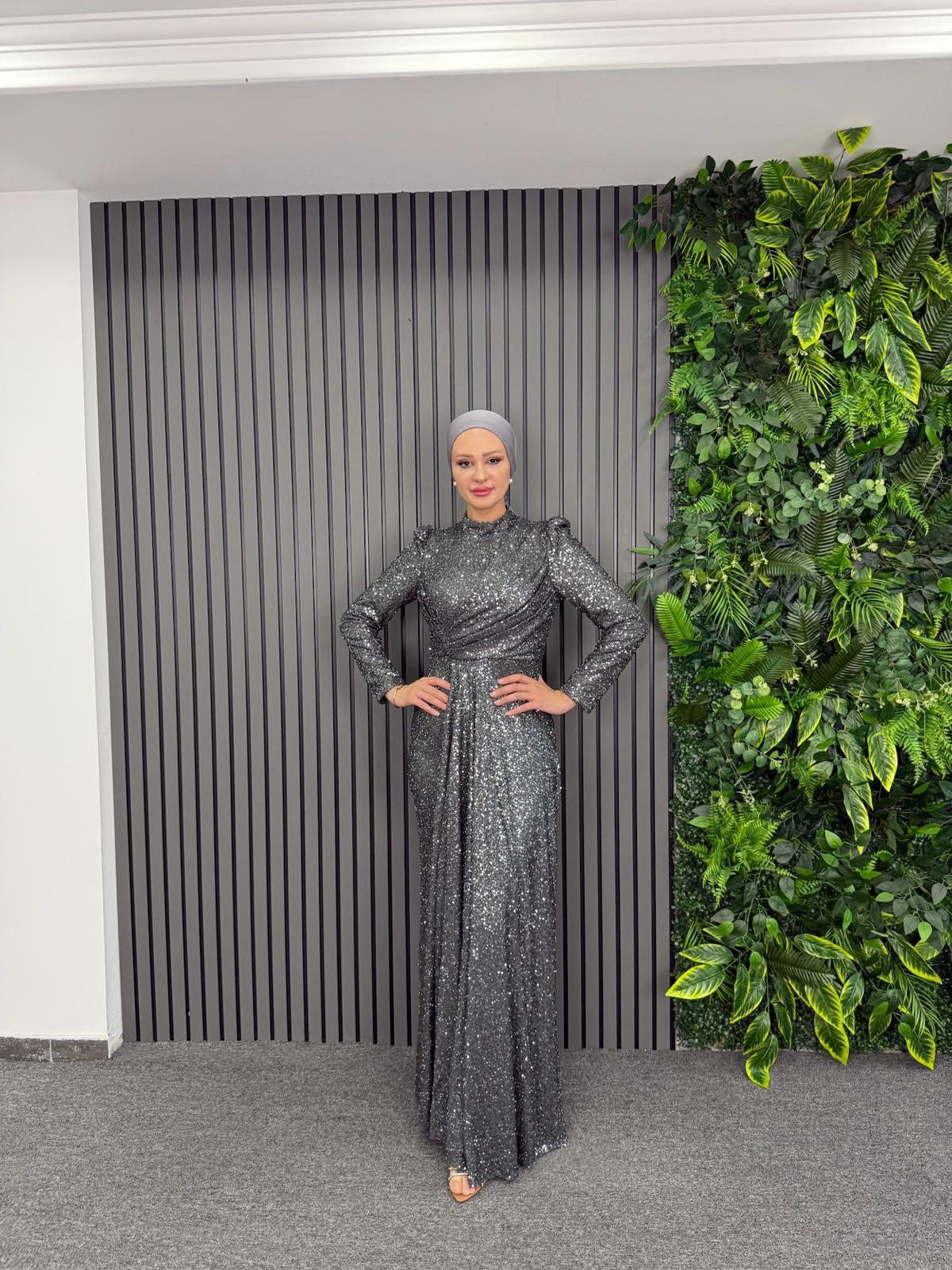 Abiye
Hailey Abiye Gri