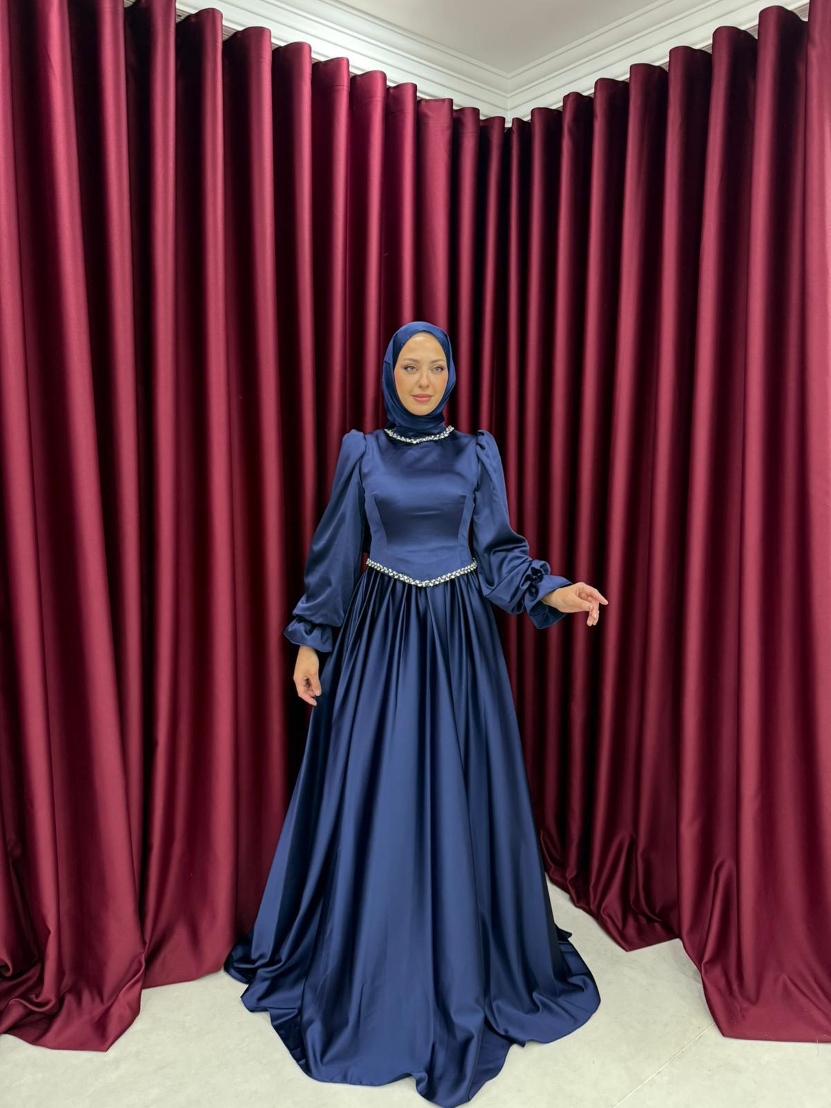 Abiye
Jessica Abiye Lacivert