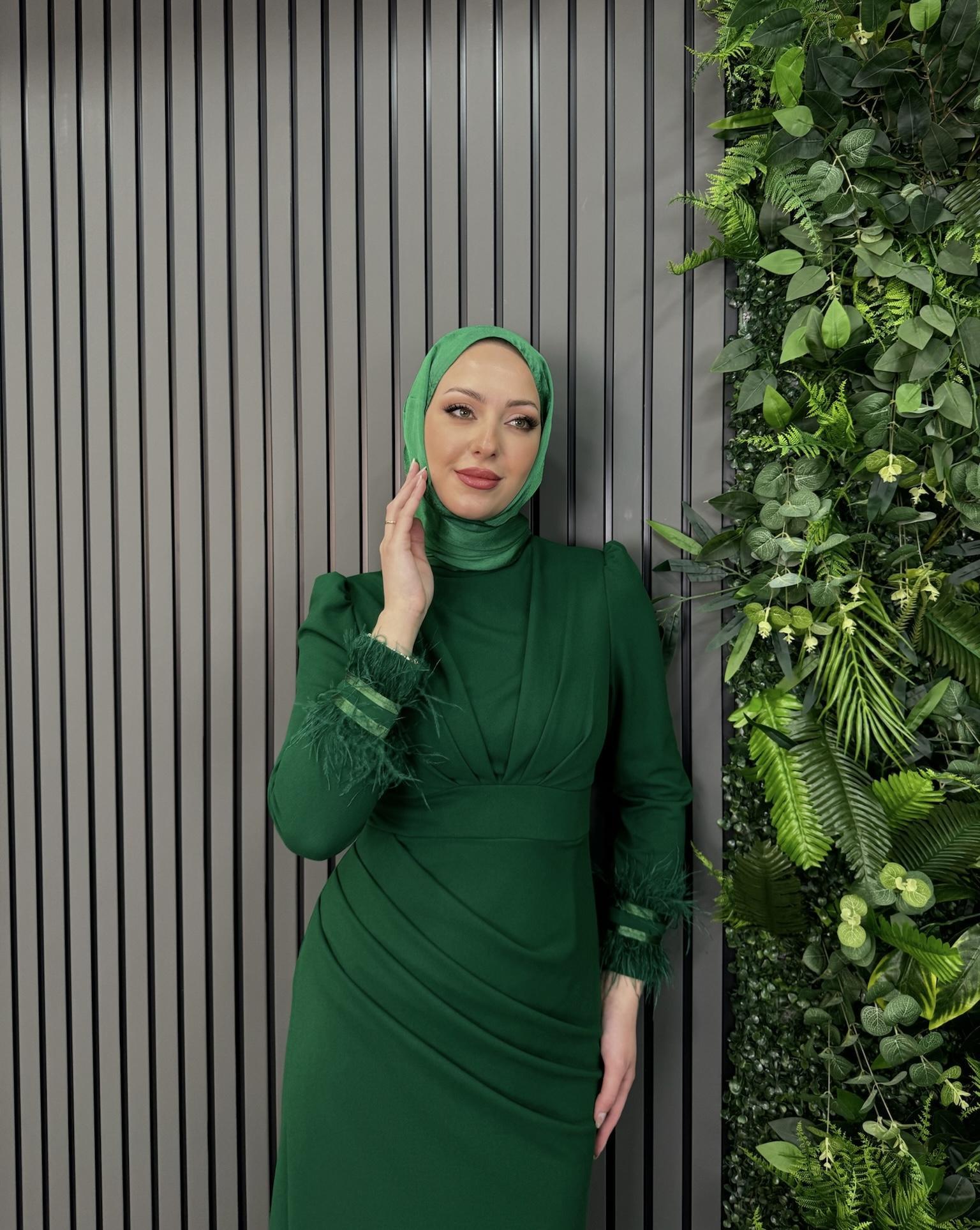 Abiye
Lal Abiye Yeşil