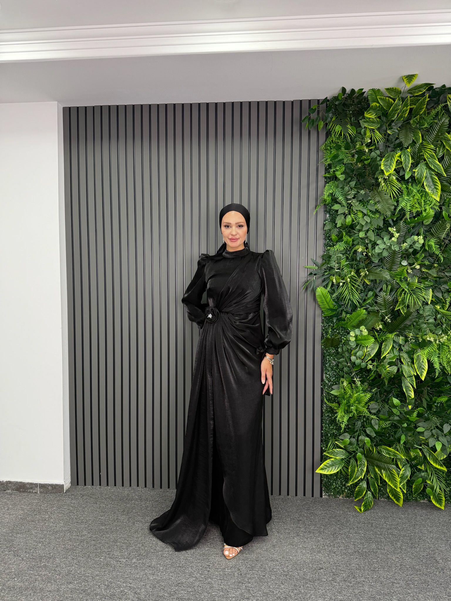 Abiye
Nehir Abiye Siyah