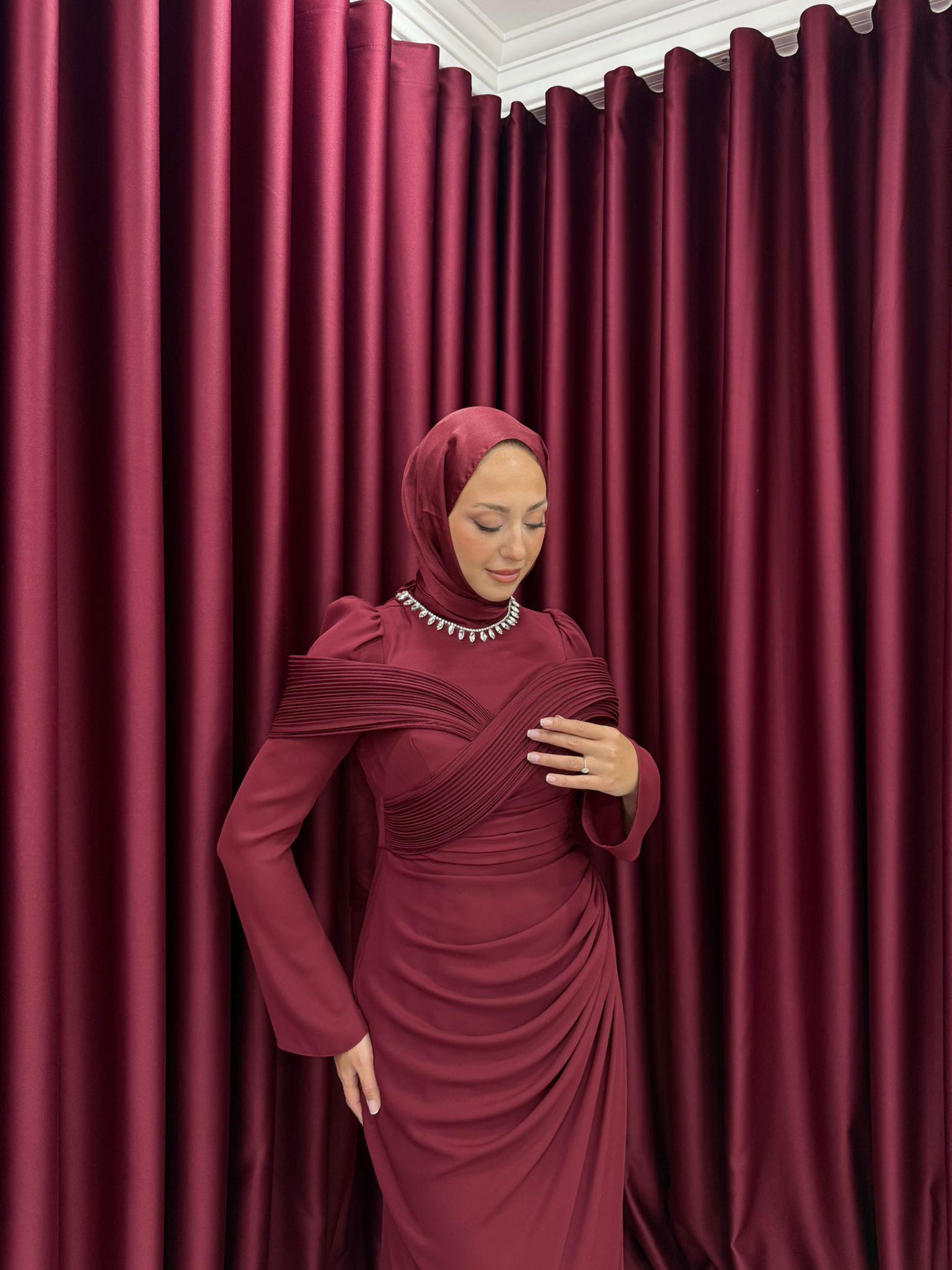 Abiye
Queen Abiye Bordo 