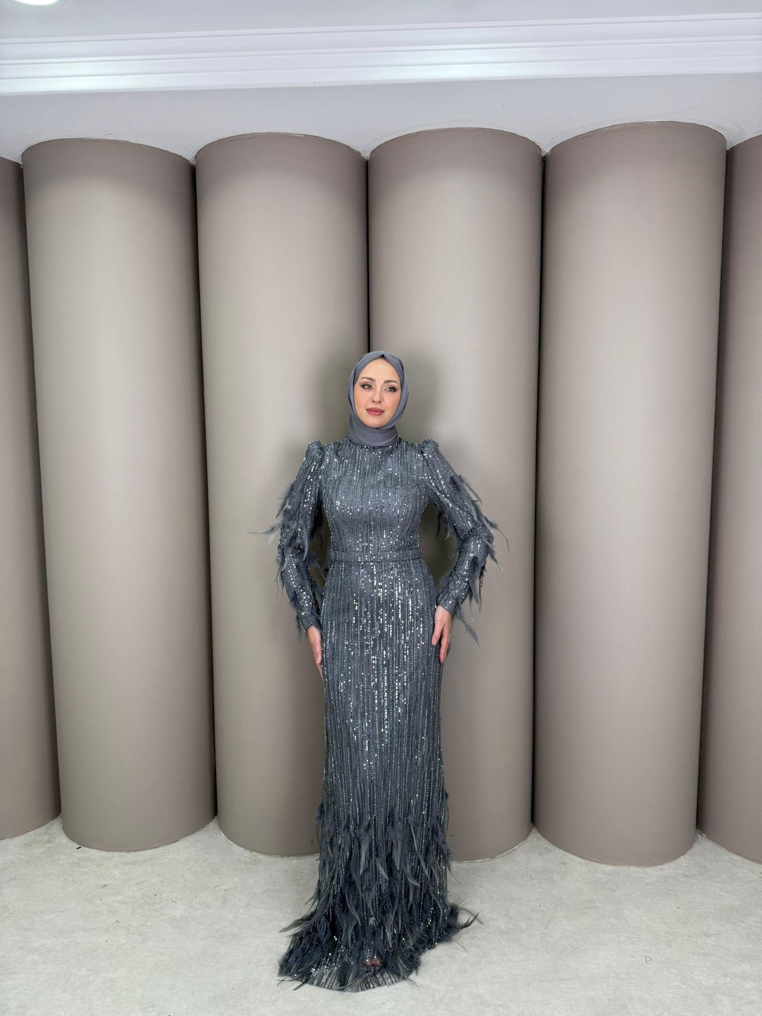 Abiye
Selena Abiye Gri