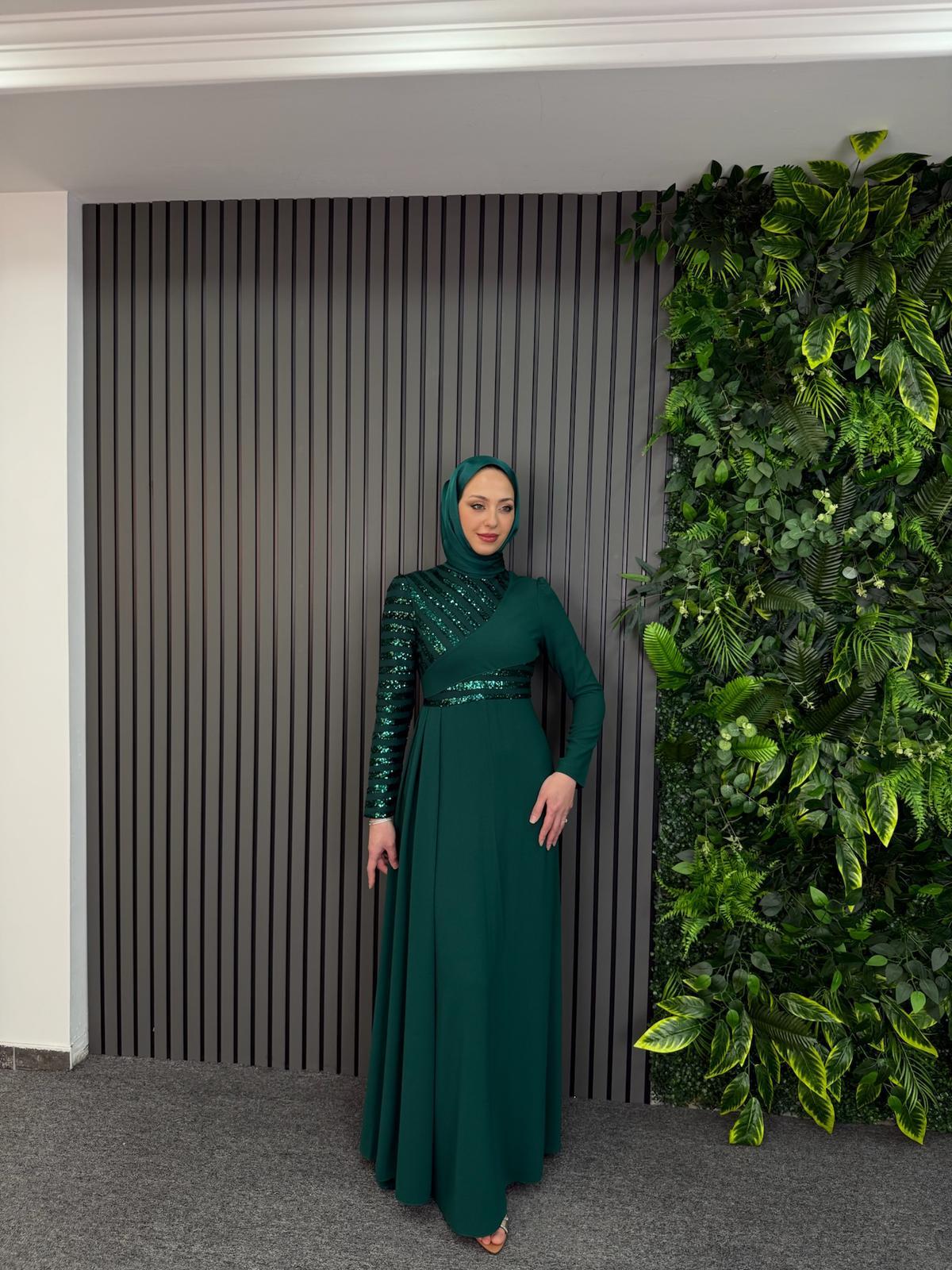 En Yeniler
Berna Abiye Zümrüt Yeşil