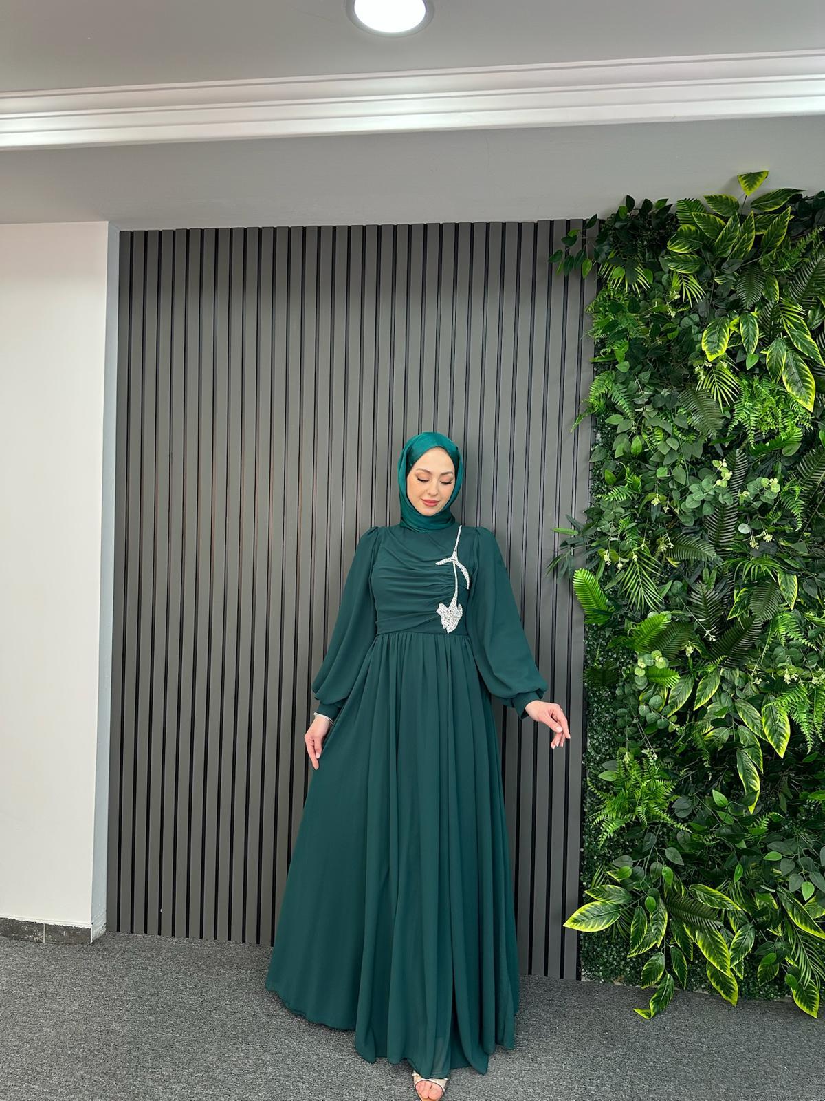 En Yeniler
Ender Abiye Zümrüt Yeşil