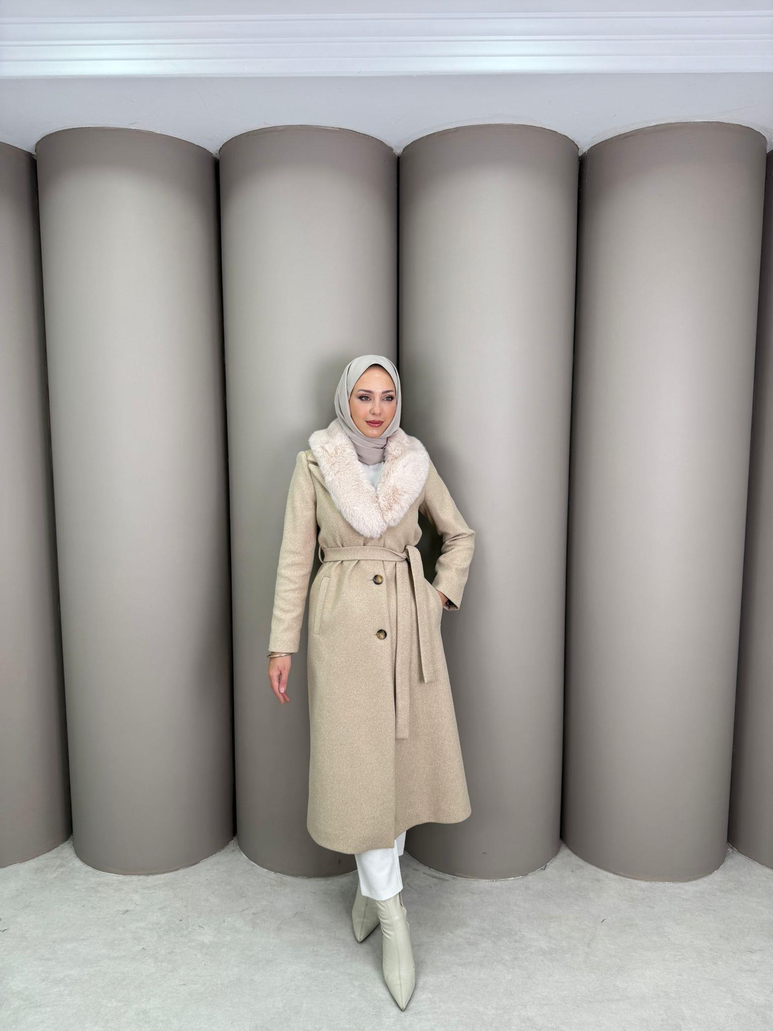 En Yeniler
Yakası Kürklü Kaban Bej