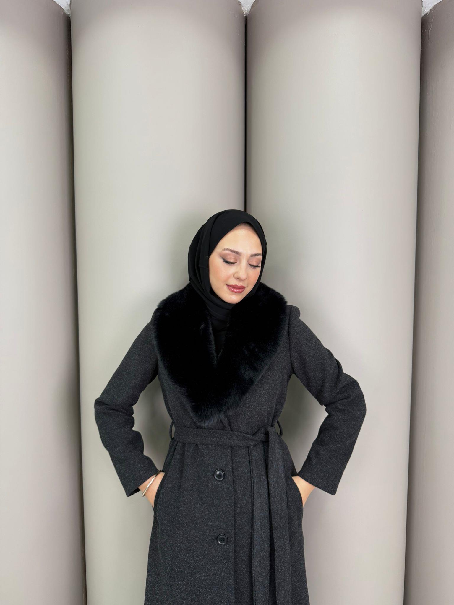 En Yeniler
Yakası Kürklü Kaban Füme