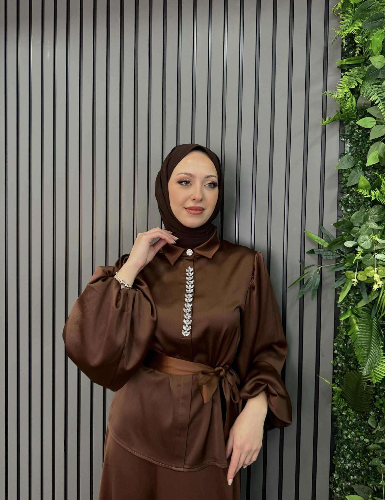 Takım
Bebe Yaka Etekli Takım Kahve