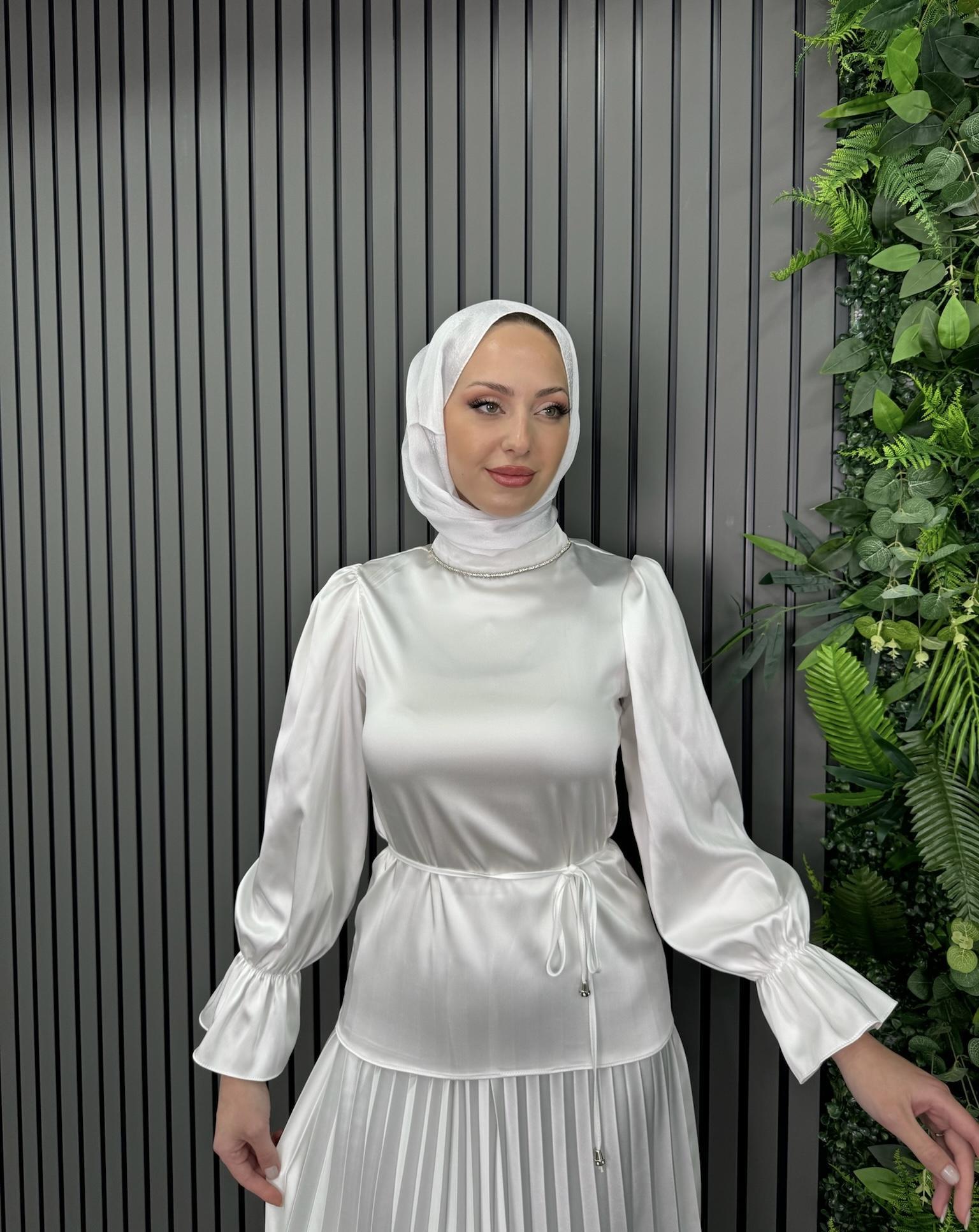 Takım
Pliseli Etekli Takım Beyaz