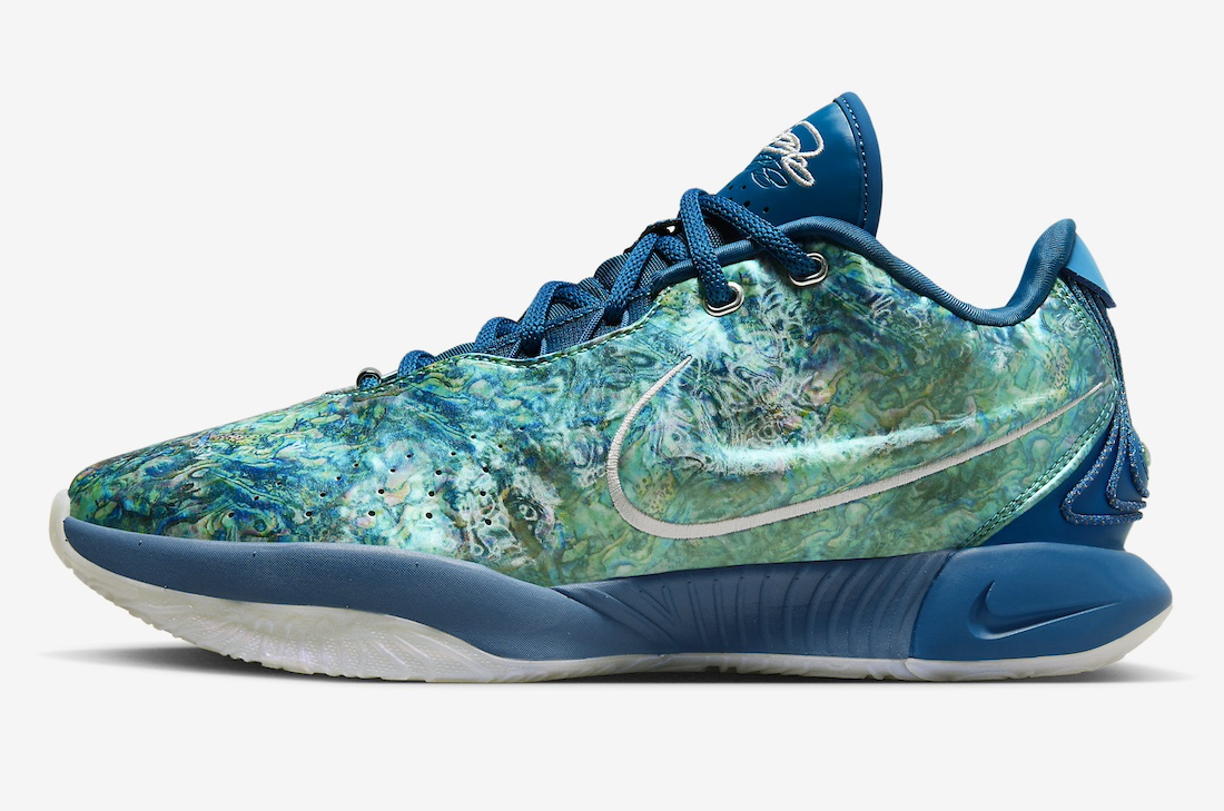 FN0708-400Nike LeBron 21 “Abalone”