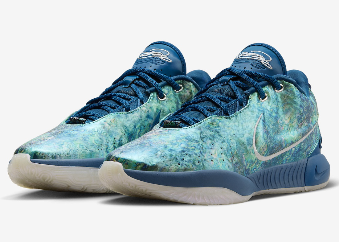 FN0708-400Nike LeBron 21 “Abalone”