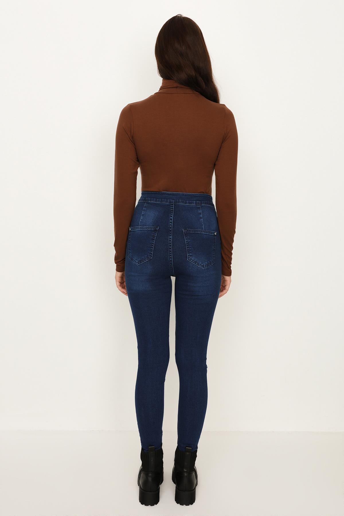 Kadın 3 Düğmeli Yırtık Detaylı Skinny Jeans · 16