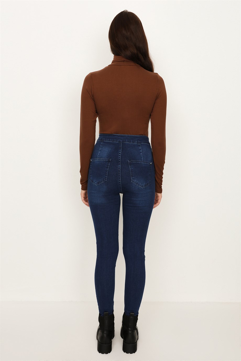 Kadın 3 Düğmeli Yırtık Detaylı Skinny Jeans · 27