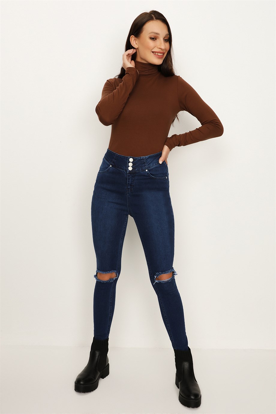 Kadın 3 Düğmeli Yırtık Detaylı Skinny Jeans · 12