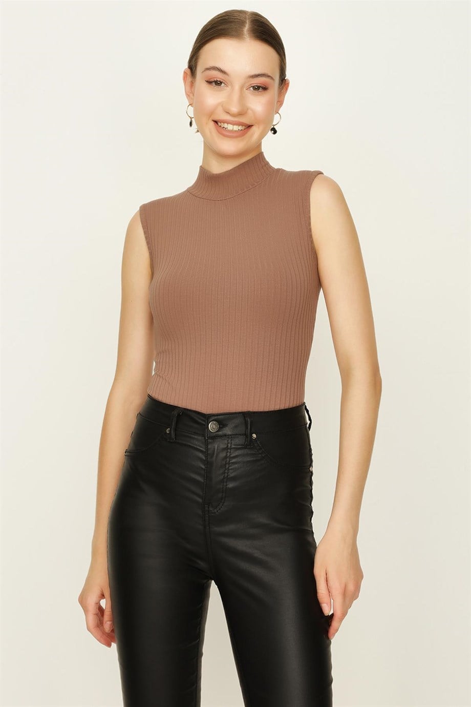 Kadın Balıkçı Yaka Kolsuz Alttan Çıtçıtlı Body · 33