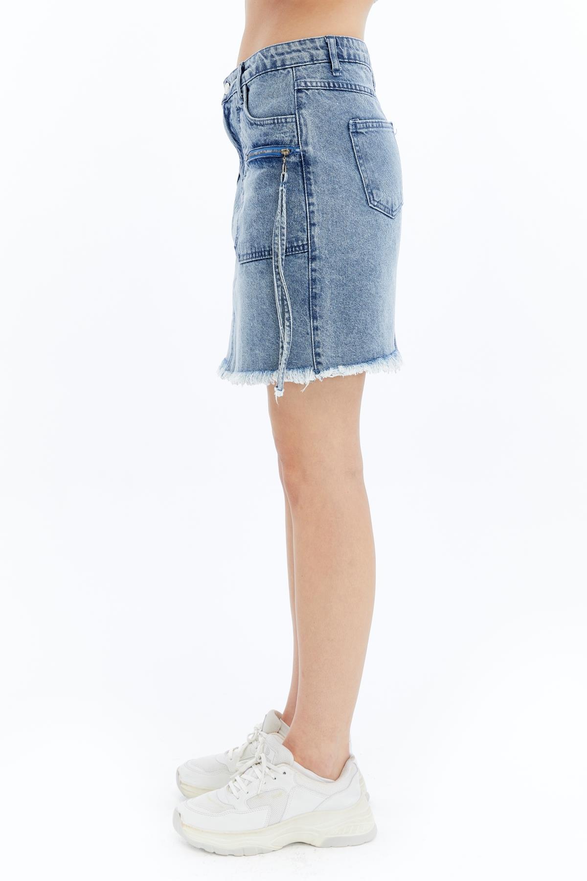 Kadın Denim Yüksek Bel Altı Saçaklı Arkadan Cepli Önü Fermuar Detaylı Mini Etek · 6