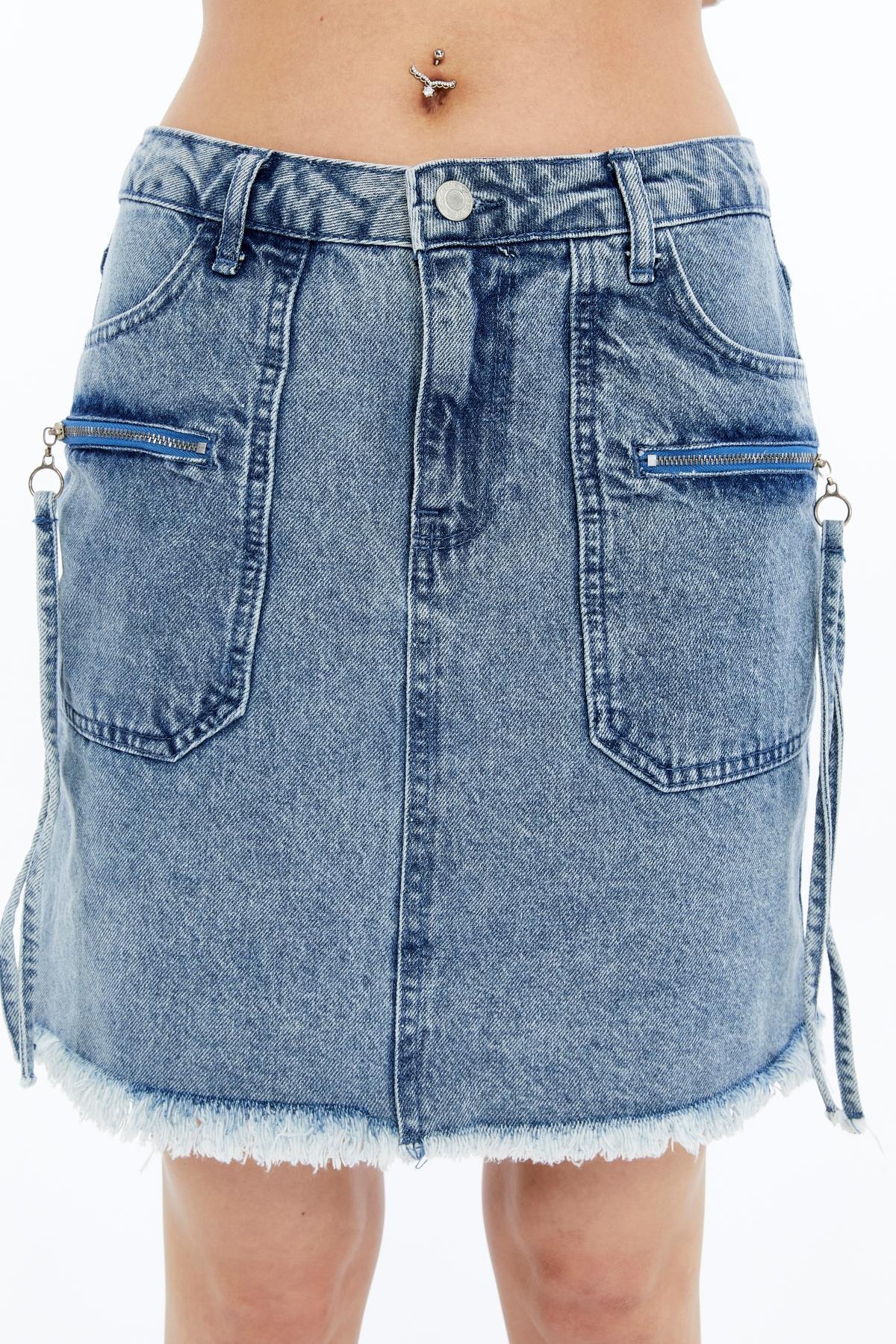 Kadın Denim Yüksek Bel Altı Saçaklı Arkadan Cepli Önü Fermuar Detaylı Mini Etek · 4