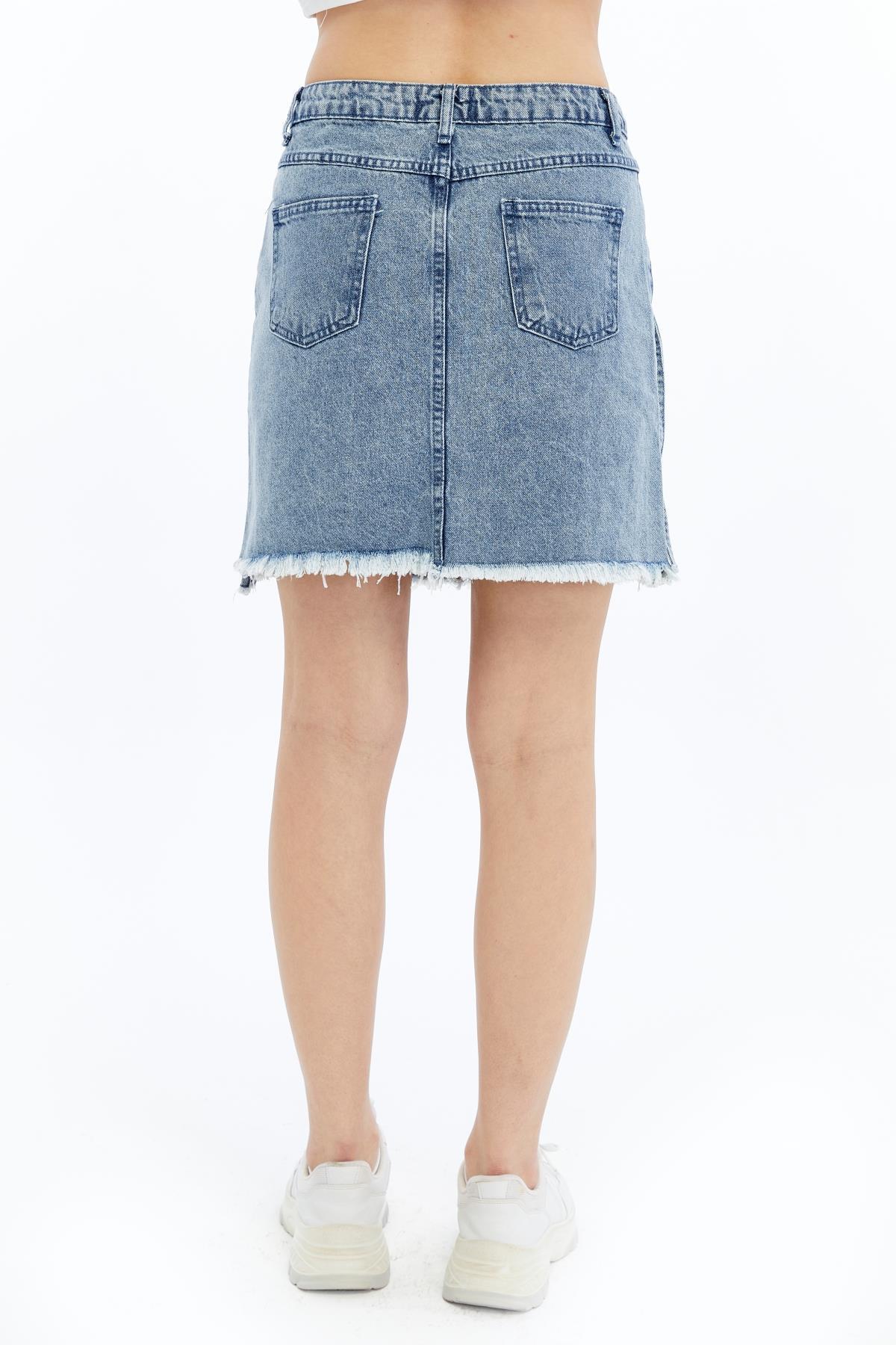 Kadın Denim Yüksek Bel Altı Saçaklı Arkadan Cepli Önü Fermuar Detaylı Mini Etek · 8