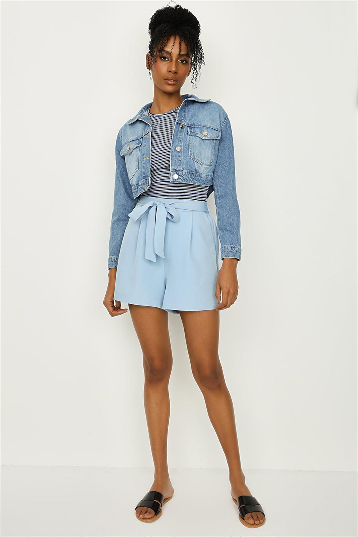 Kadın Kuşaklı Mini Dokuma Şort