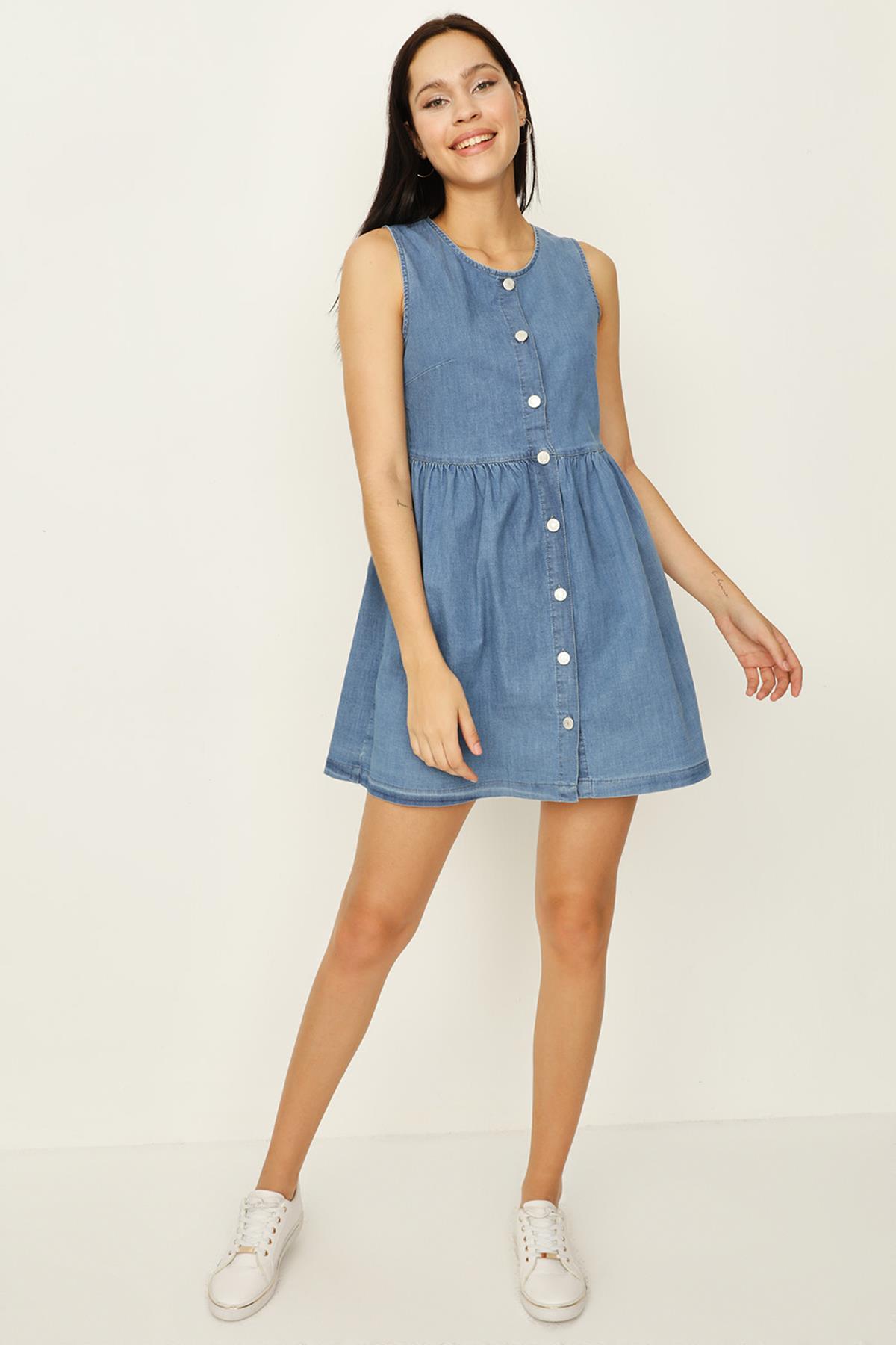 Kadın Önden Düğmeli Eteği Volanlı Denim Elbise · 48