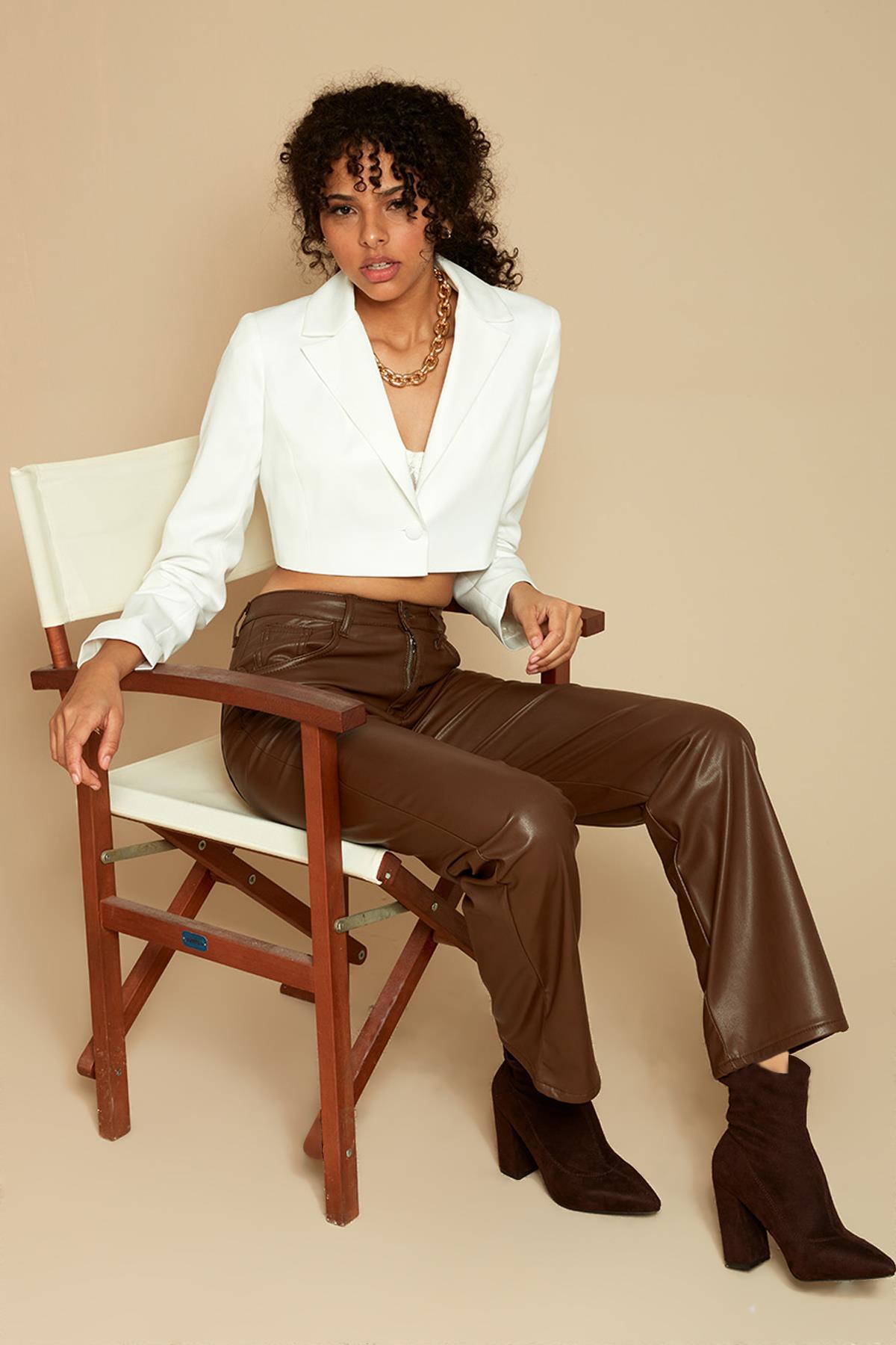 Kadın Tek Düğme Kapamalı Crop Blazer Ceket · 177