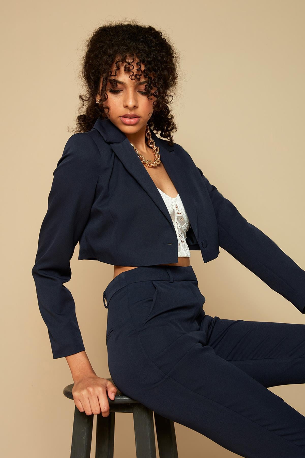 Kadın Tek Düğme Kapamalı Crop Blazer Ceket · 92