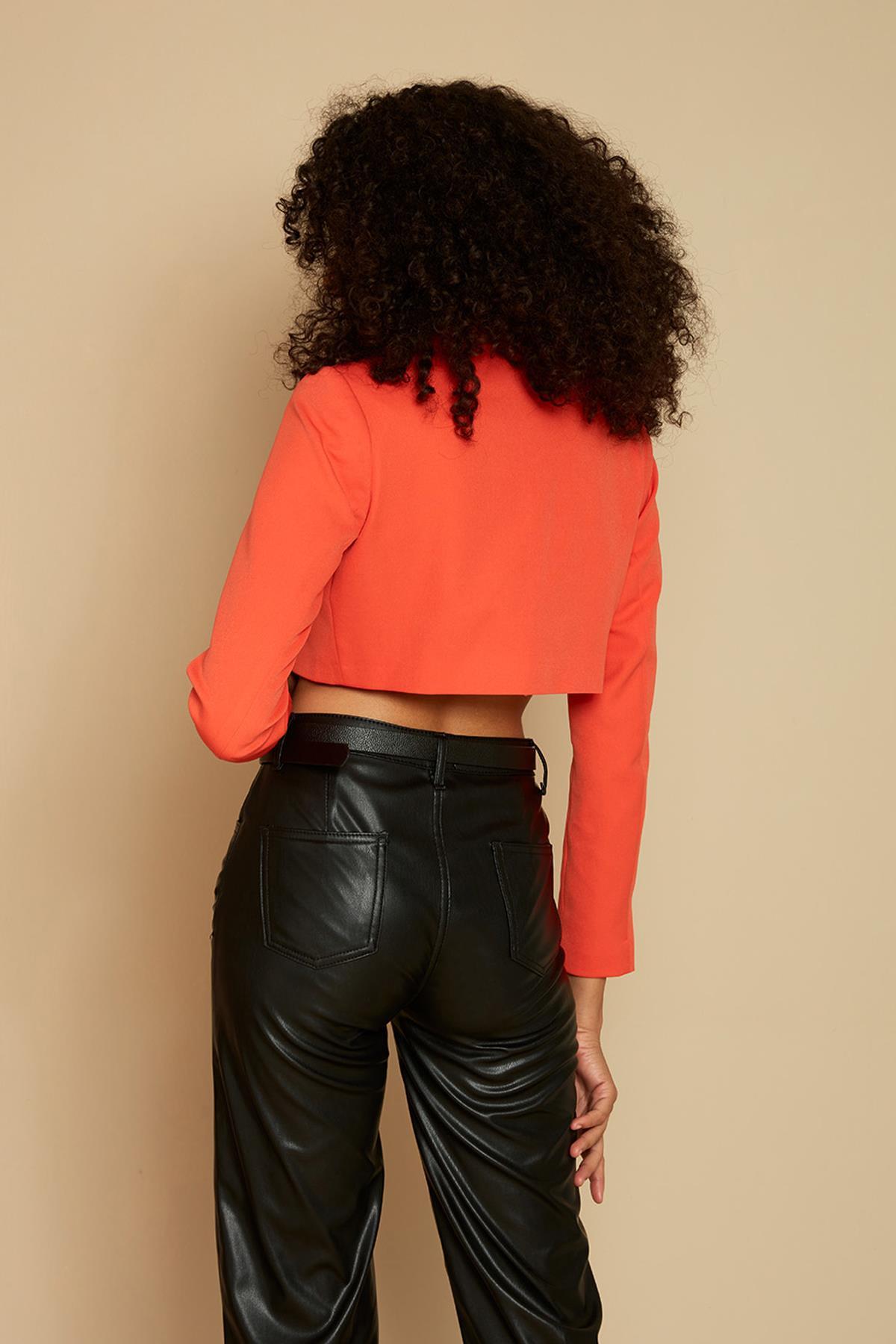 Kadın Tek Düğme Kapamalı Crop Blazer Ceket · 393