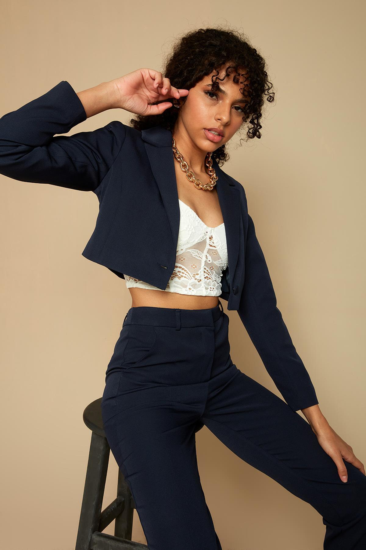 Kadın Tek Düğme Kapamalı Crop Blazer Ceket · 166