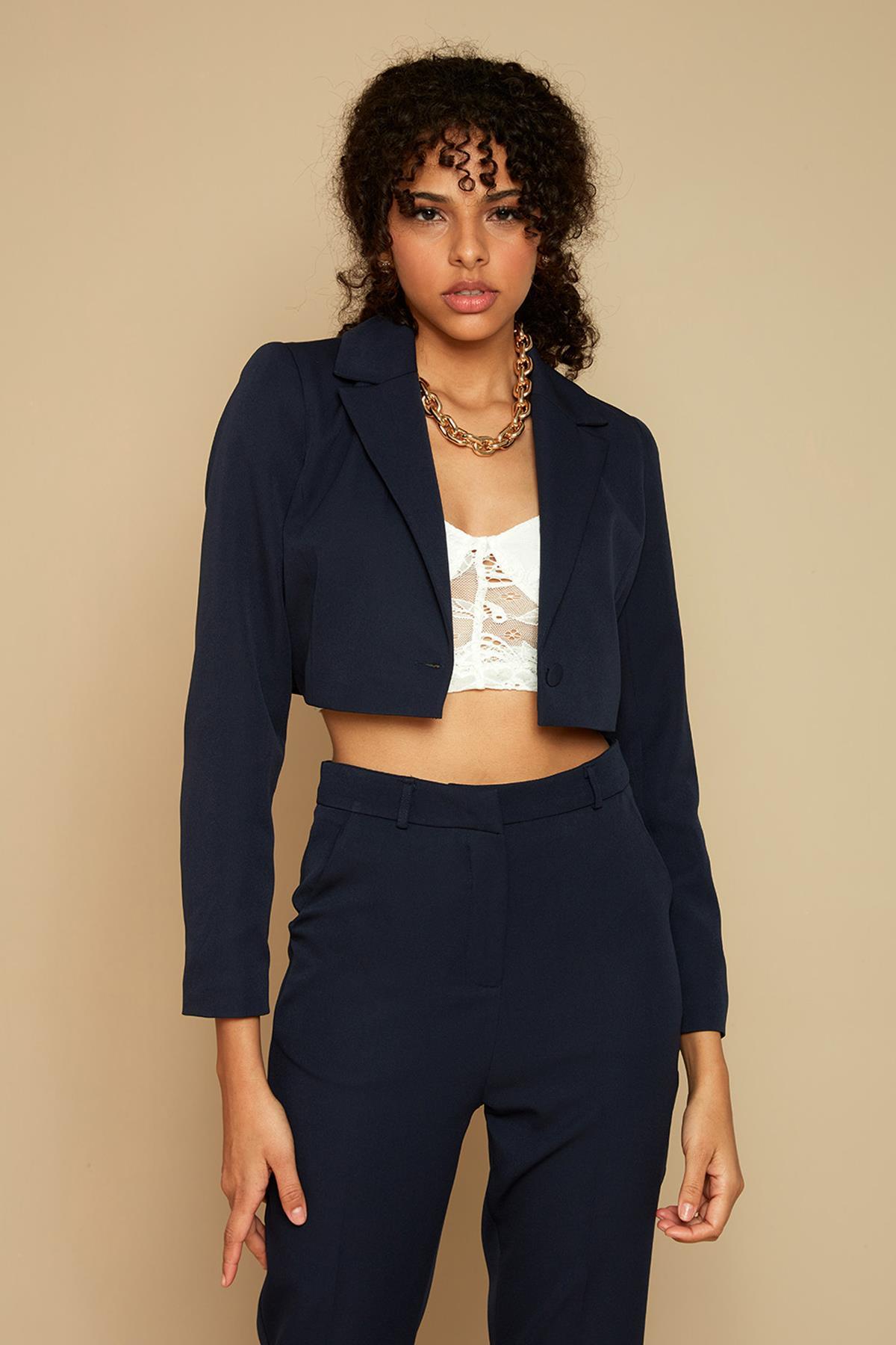 Kadın Tek Düğme Kapamalı Crop Blazer Ceket · 304
