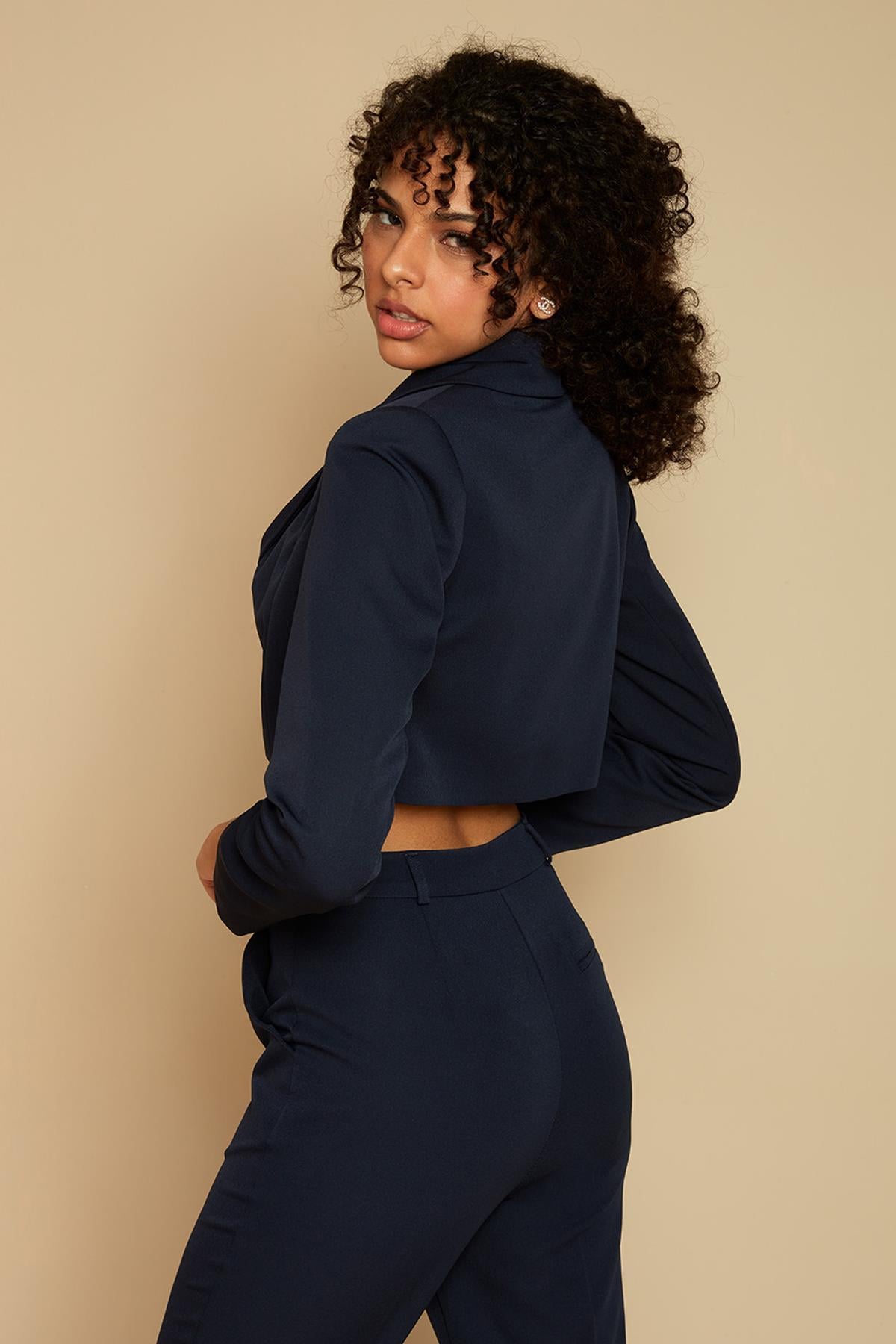 Kadın Tek Düğme Kapamalı Crop Blazer Ceket · 374